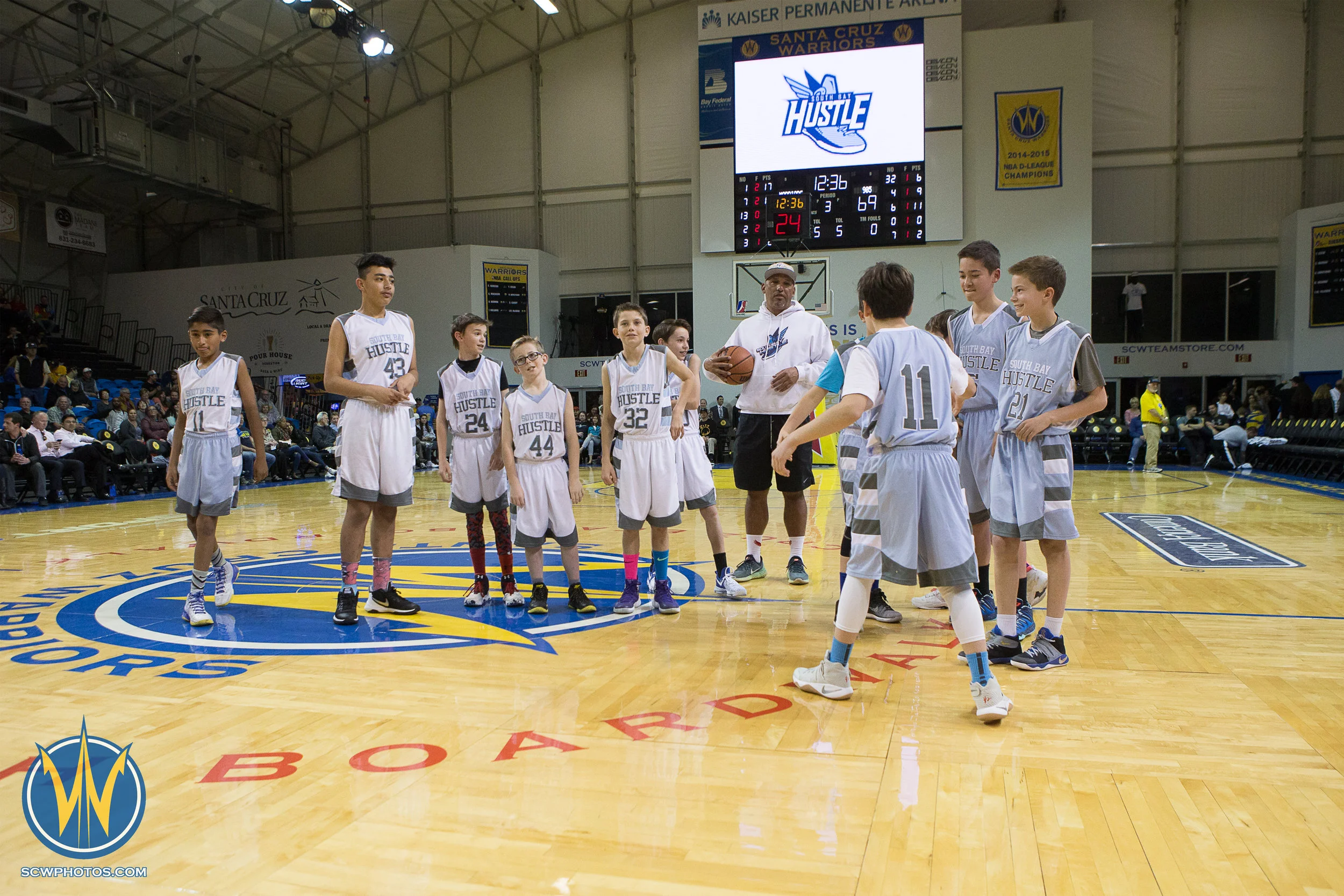 Santa Cruz Warriors game on 3/8/17 at Kaiser Permanente Arena in Santa Cruz, California. (Photo: Andrew Wheeler /SC Warriors 2017)