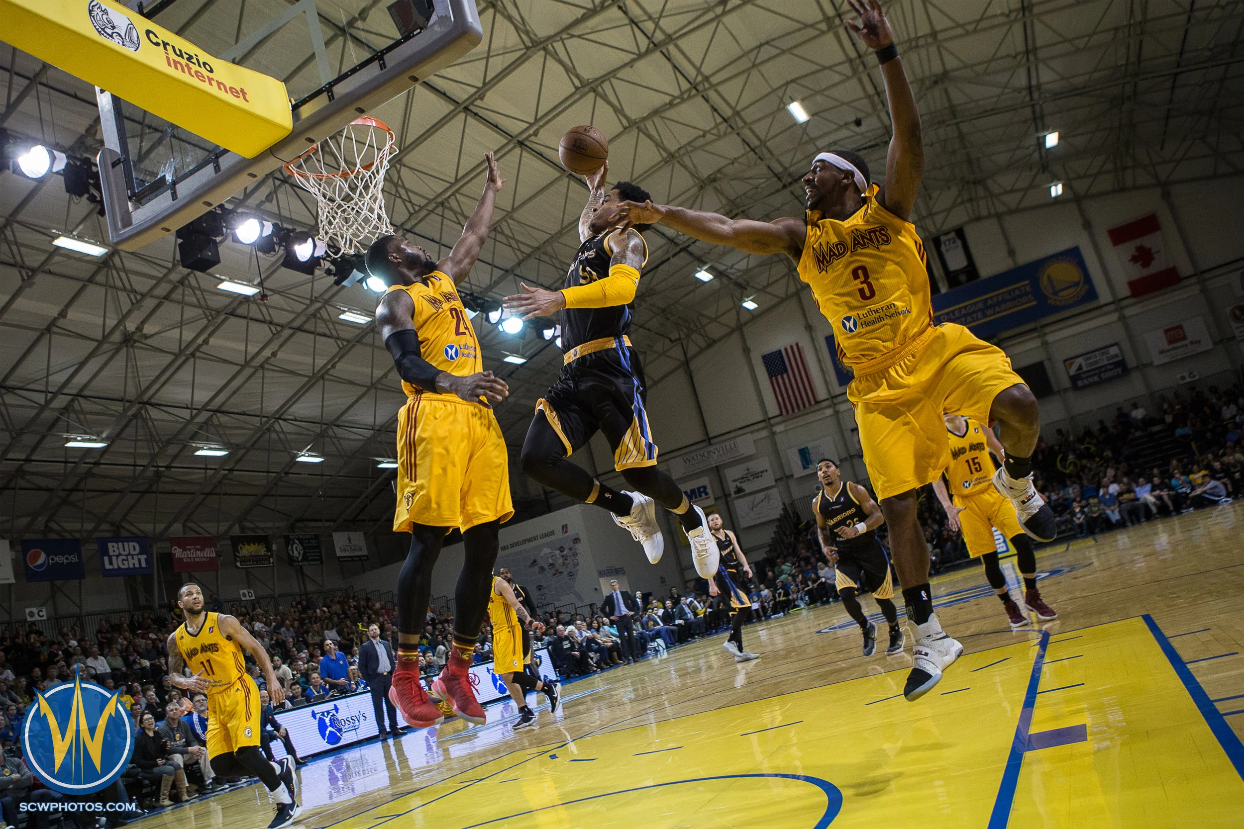 Santa Cruz Warriors game on 3/10/17 at Kaiser Permanente Arena in Santa Cruz, California. (Photo: Andrew Wheeler /SC Warriors 2017)