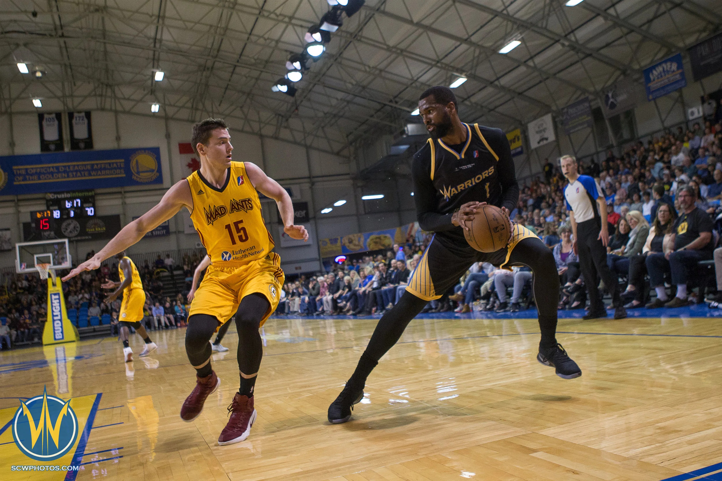 Santa Cruz Warriors game on 3/10/17 at Kaiser Permanente Arena in Santa Cruz, California. (Photo: Andrew Wheeler /SC Warriors 2017)