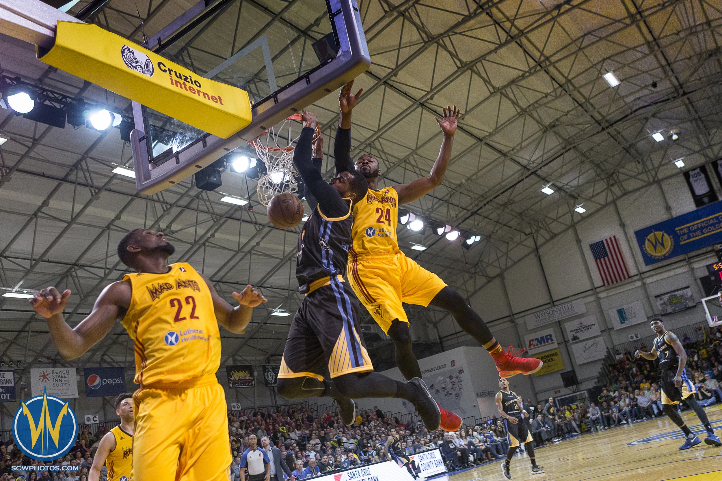 Santa Cruz Warriors game on 3/10/17 at Kaiser Permanente Arena in Santa Cruz, California. (Photo: Andrew Wheeler /SC Warriors 2017)