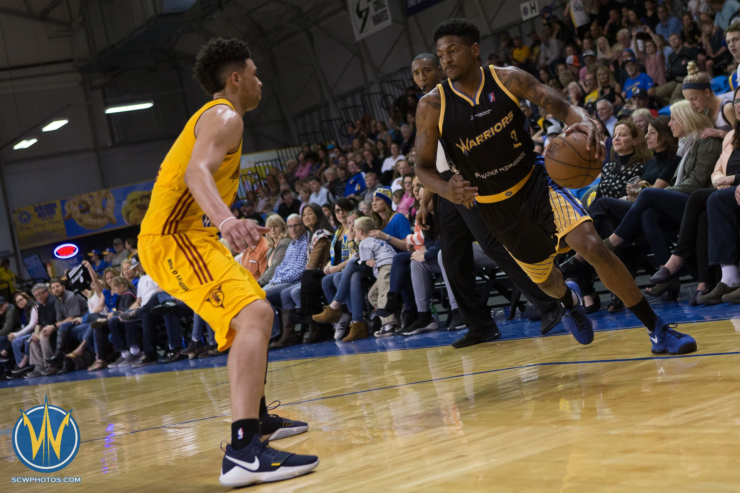 Santa Cruz Warriors game on 3/10/17 at Kaiser Permanente Arena in Santa Cruz, California. (Photo: Andrew Wheeler /SC Warriors 2017)