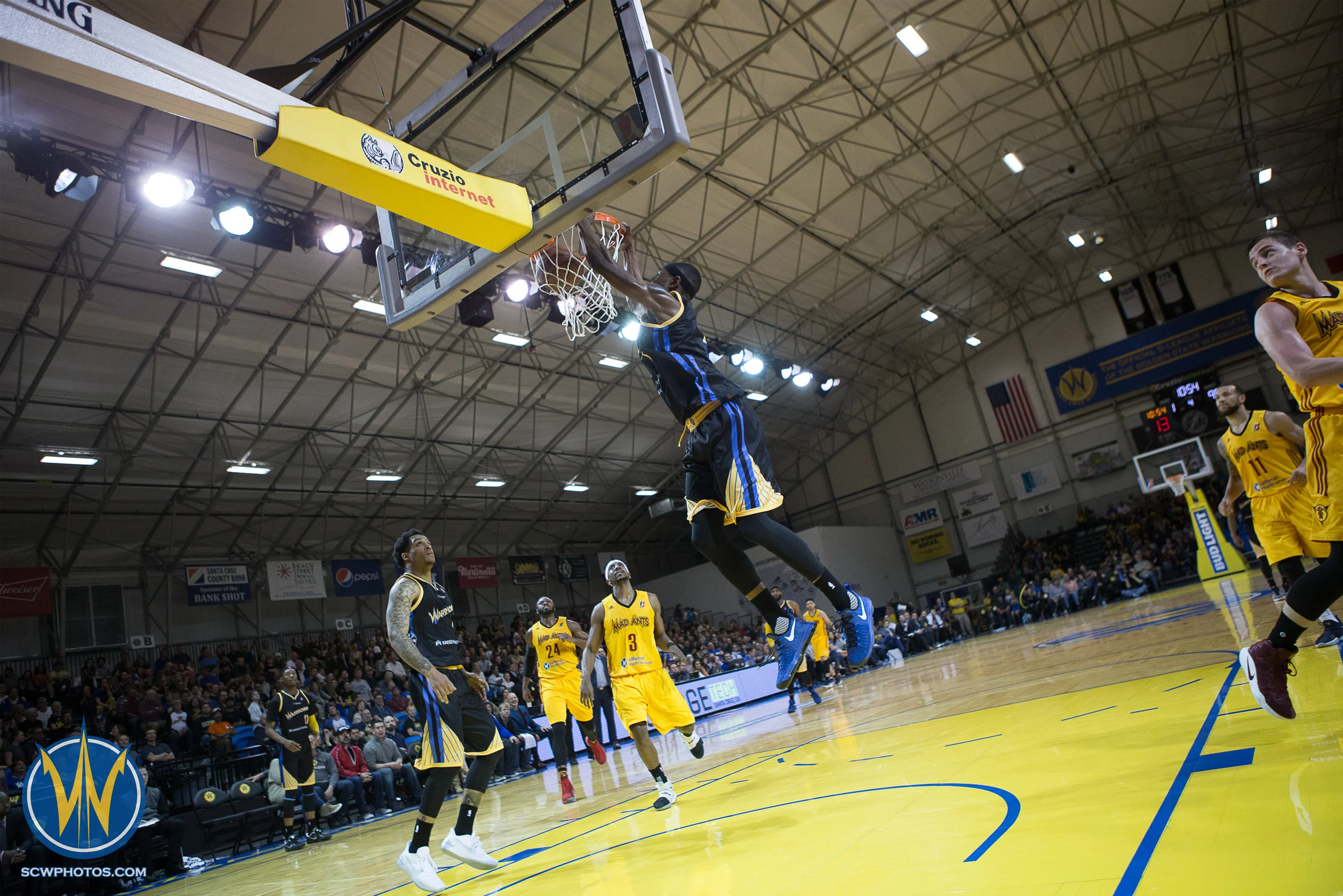 Santa Cruz Warriors game on 3/10/17 at Kaiser Permanente Arena in Santa Cruz, California. (Photo: Andrew Wheeler /SC Warriors 2017)