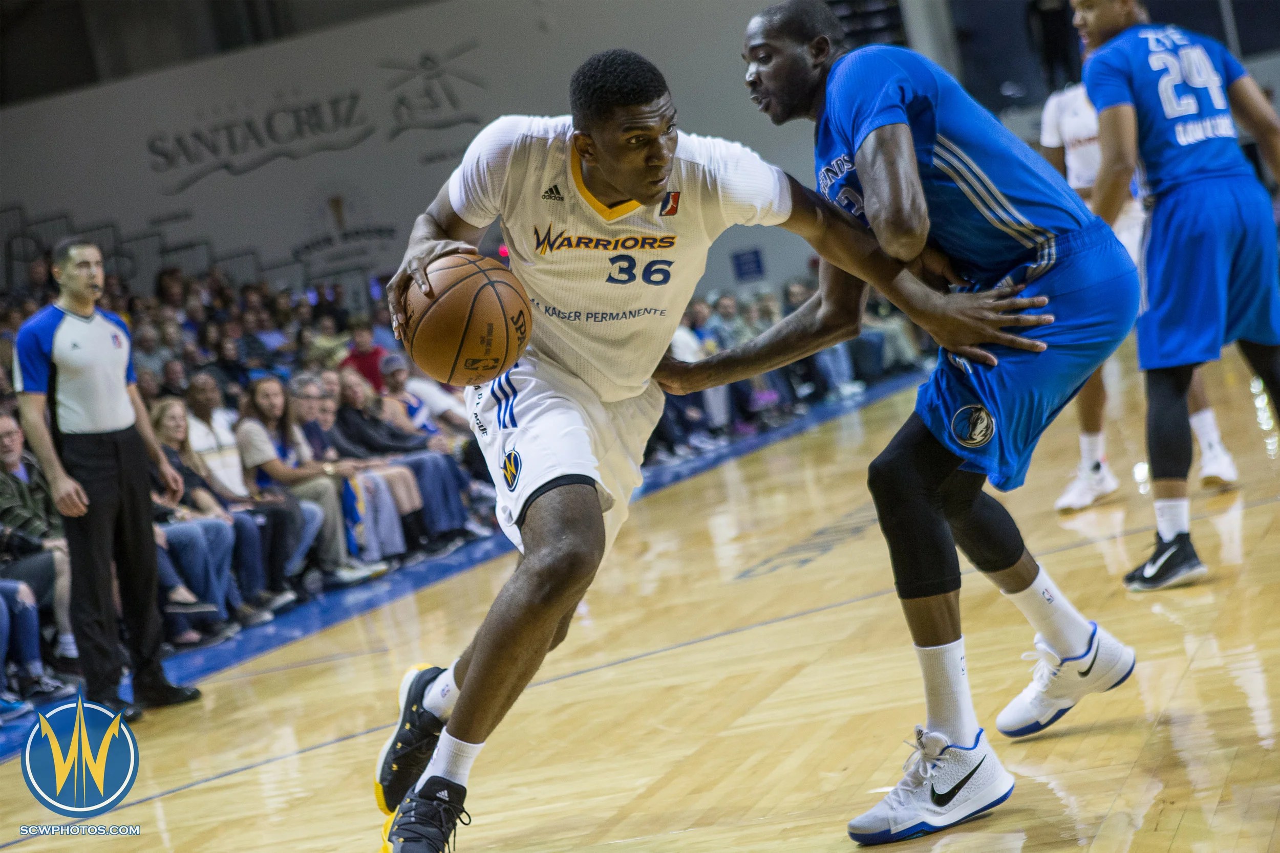 Santa Cruz Warriors game on 3 /18/17 at Kaiser Permanente Arena in Santa Cruz, California. (Photo: Andrew Wheeler /SC Warriors 2017)