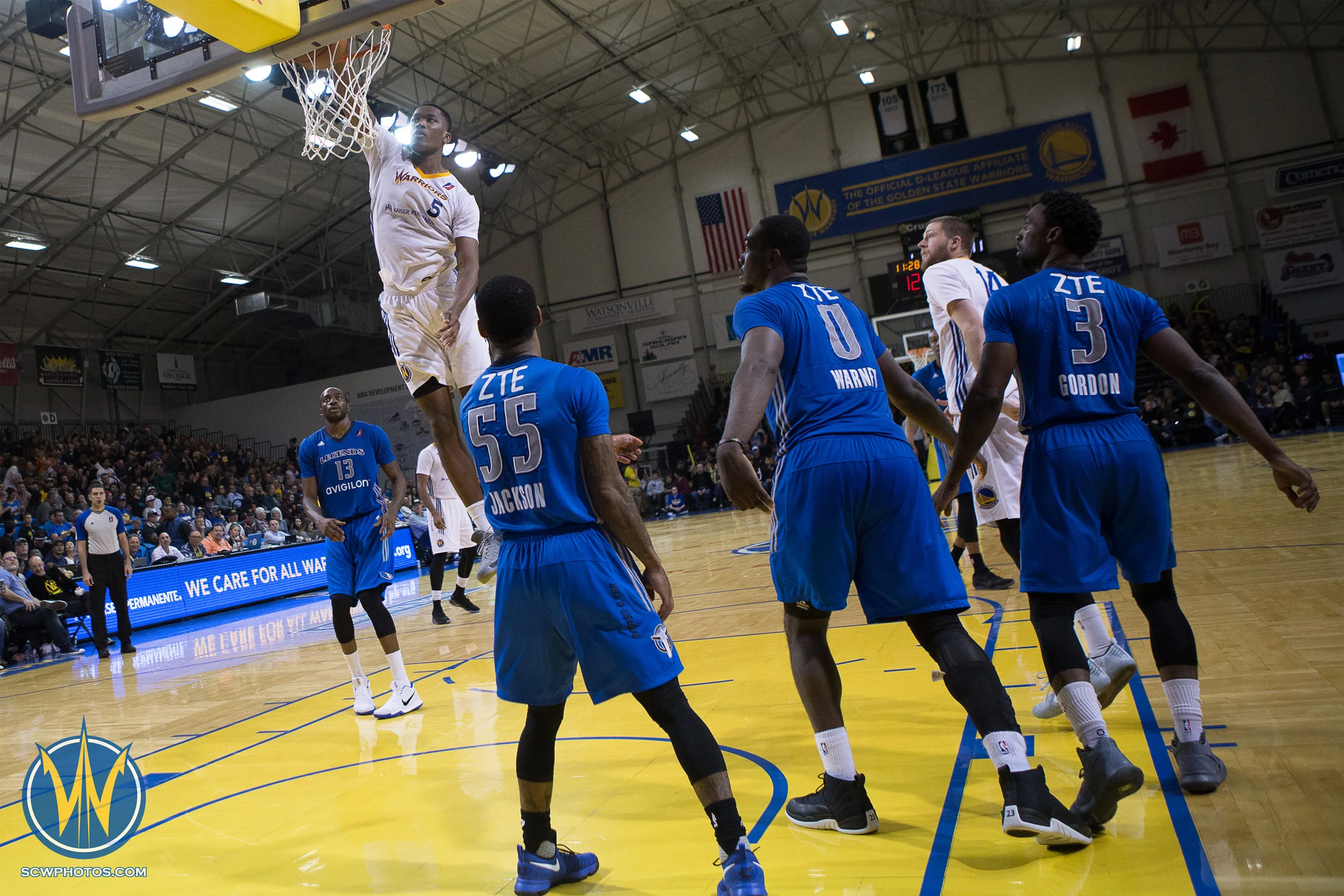 Santa Cruz Warriors game on 3 /18/17 at Kaiser Permanente Arena in Santa Cruz, California. (Photo: Andrew Wheeler /SC Warriors 2017)