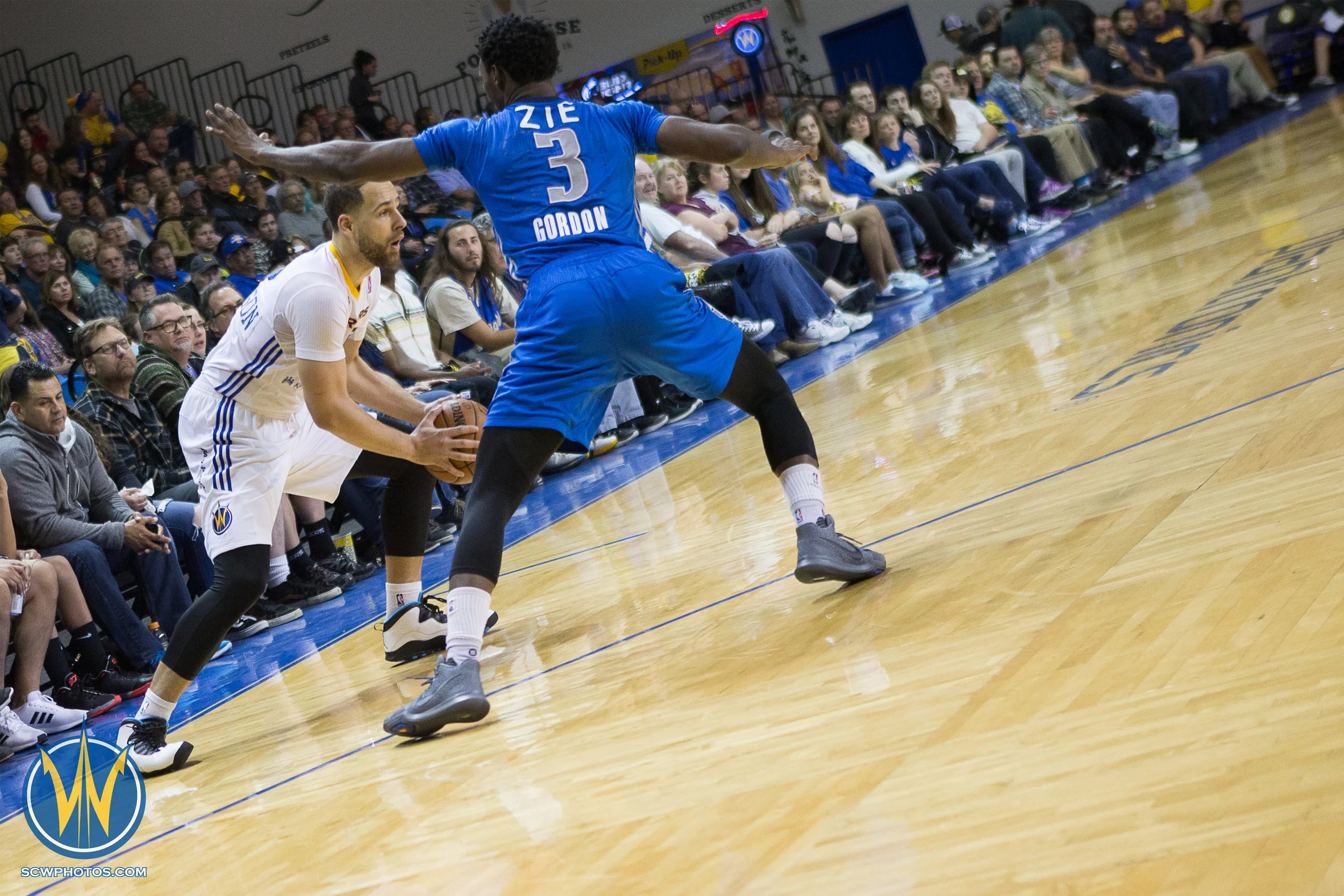 Santa Cruz Warriors game on 3 /18/17 at Kaiser Permanente Arena in Santa Cruz, California. (Photo: Andrew Wheeler /SC Warriors 2017)