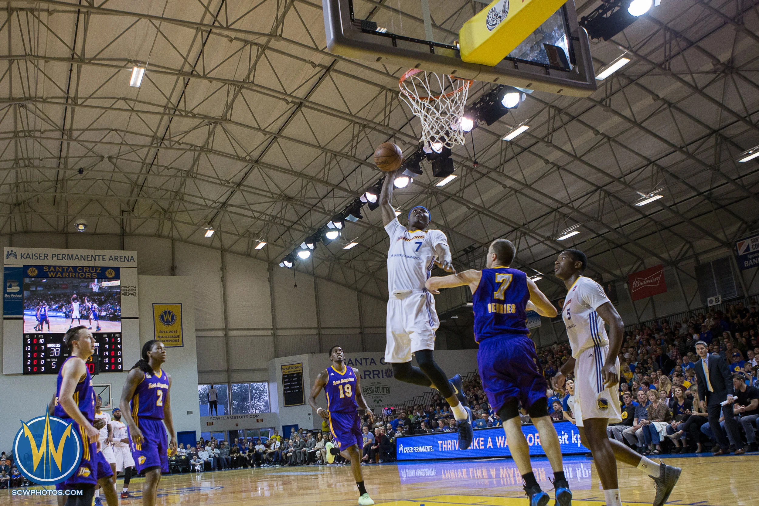 Santa Cruz Warriors game on 3 /31/17 at Kaiser Permanente Arena in Santa Cruz, California. (Photo: Andrew Wheeler /SC Warriors 2017)