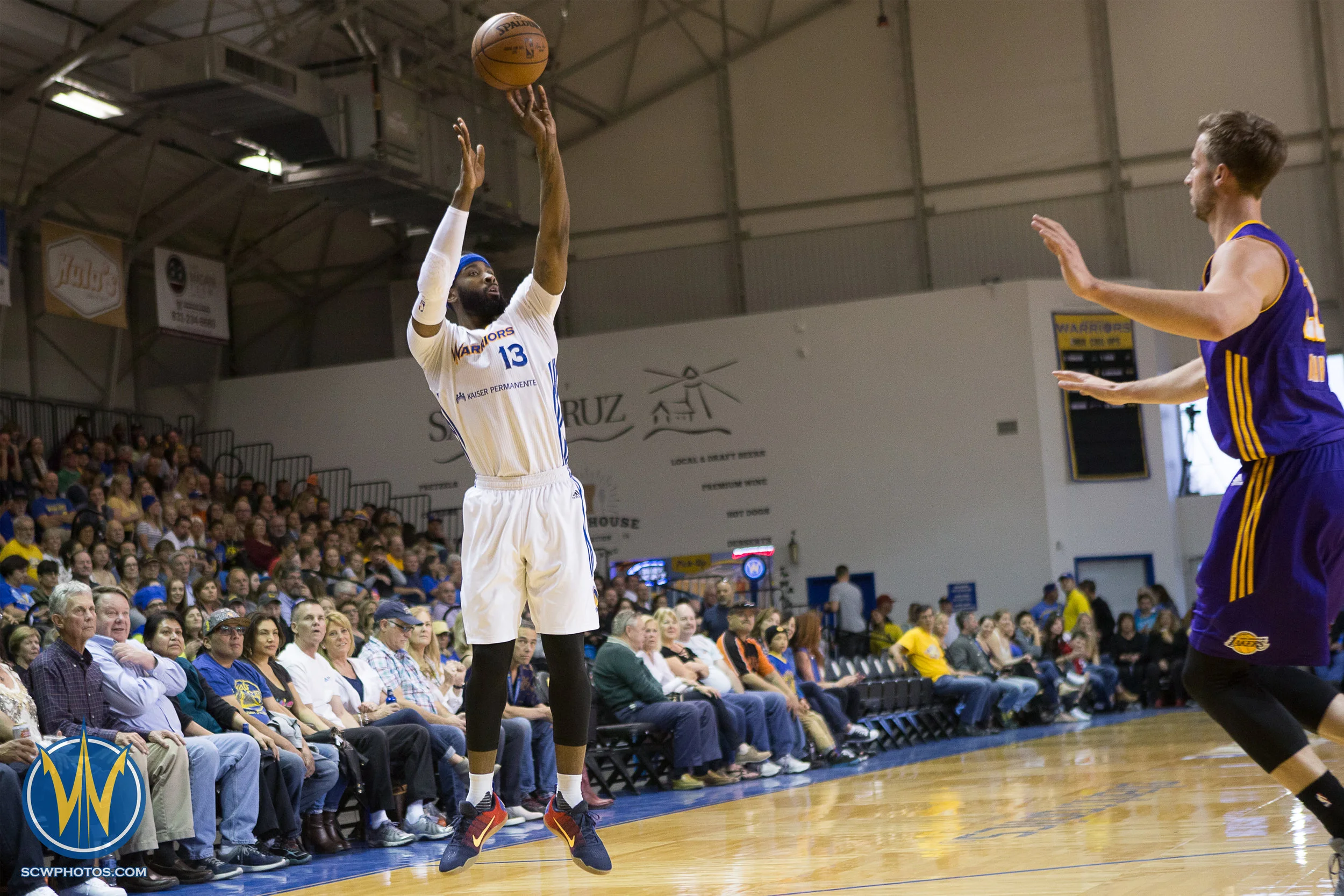 Santa Cruz Warriors game on 3 /31/17 at Kaiser Permanente Arena in Santa Cruz, California. (Photo: Andrew Wheeler /SC Warriors 2017)
