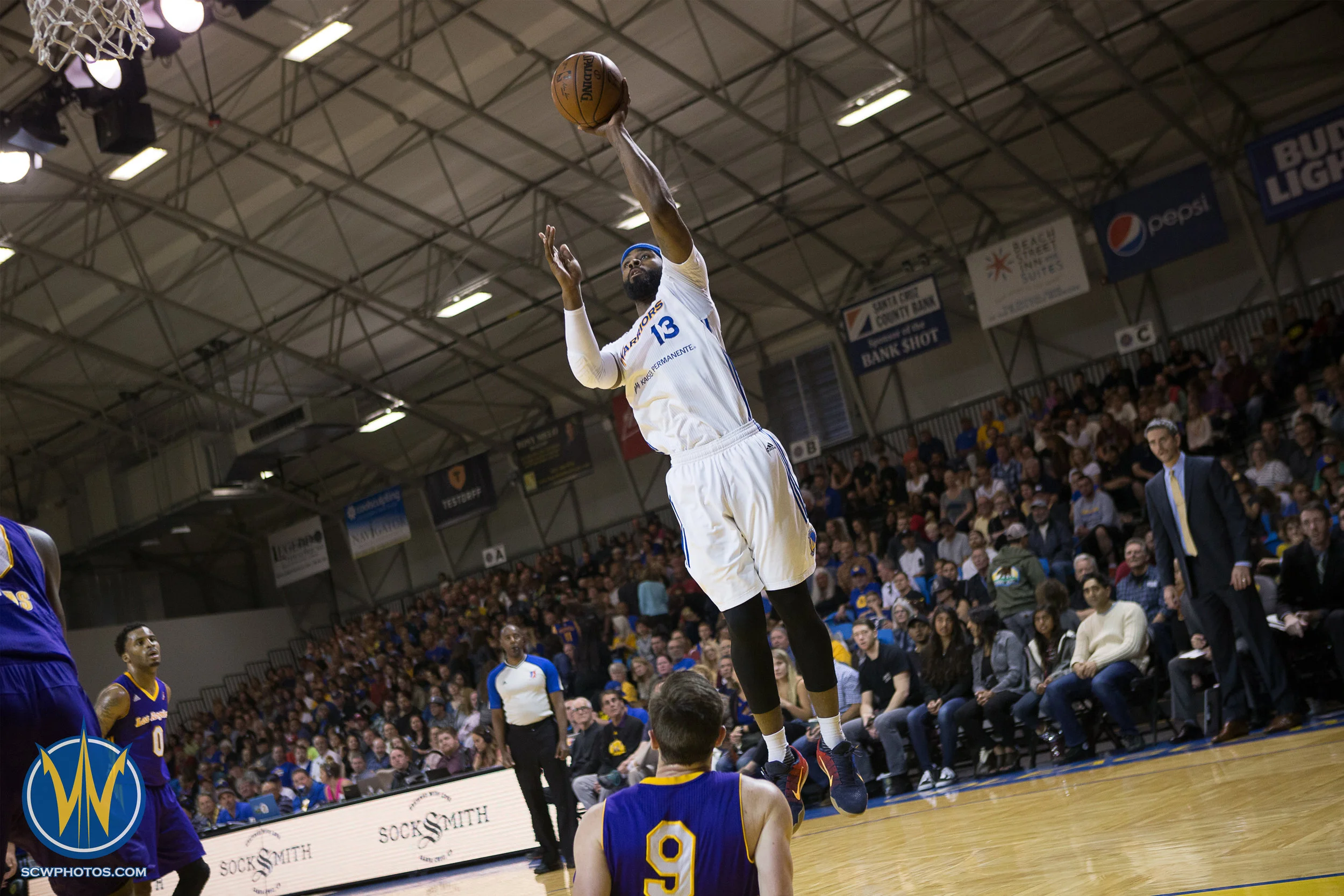 Santa Cruz Warriors game on 3 /31/17 at Kaiser Permanente Arena in Santa Cruz, California. (Photo: Andrew Wheeler /SC Warriors 2017)