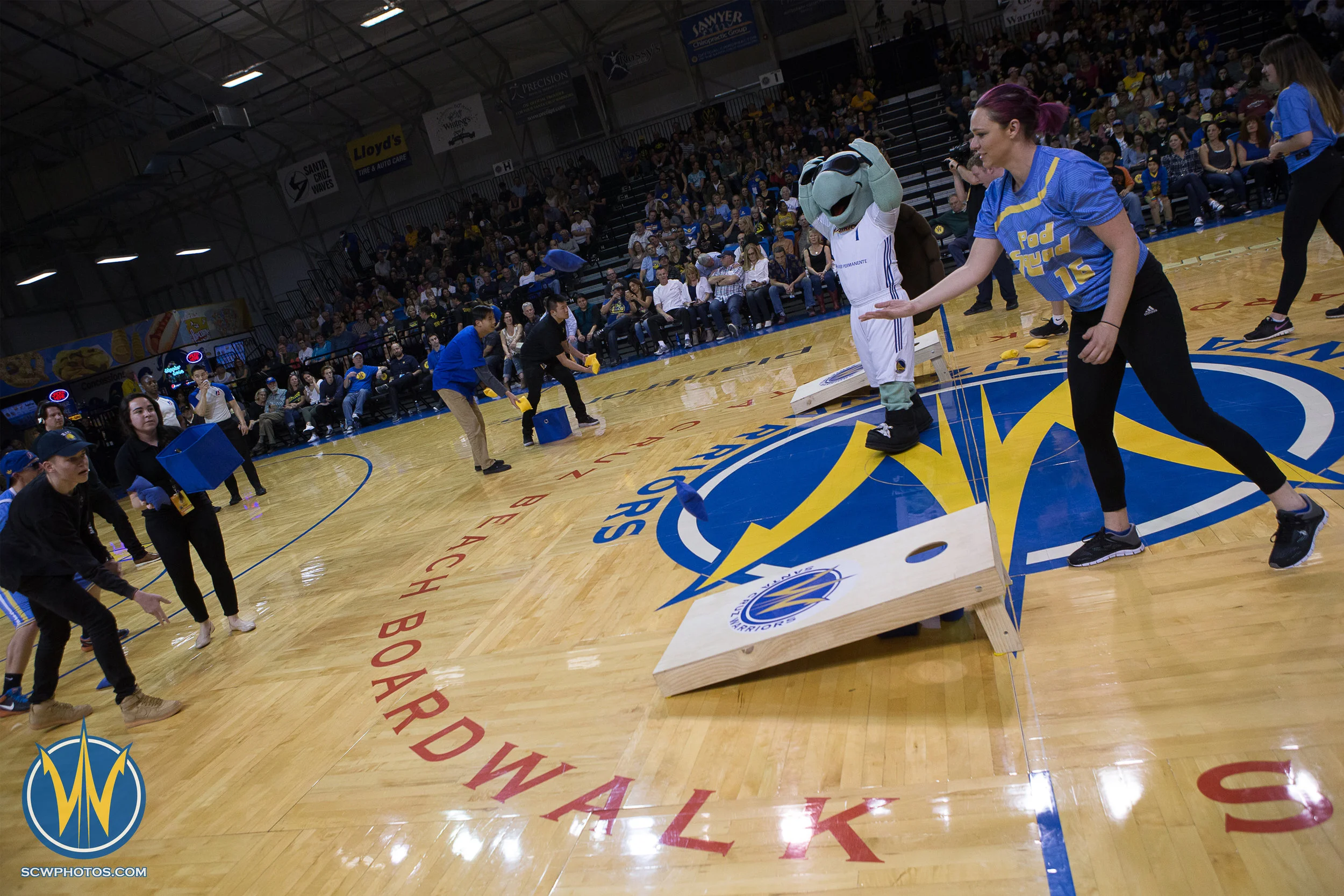Santa Cruz Warriors game on 3 /31/17 at Kaiser Permanente Arena in Santa Cruz, California. (Photo: Andrew Wheeler /SC Warriors 2017)