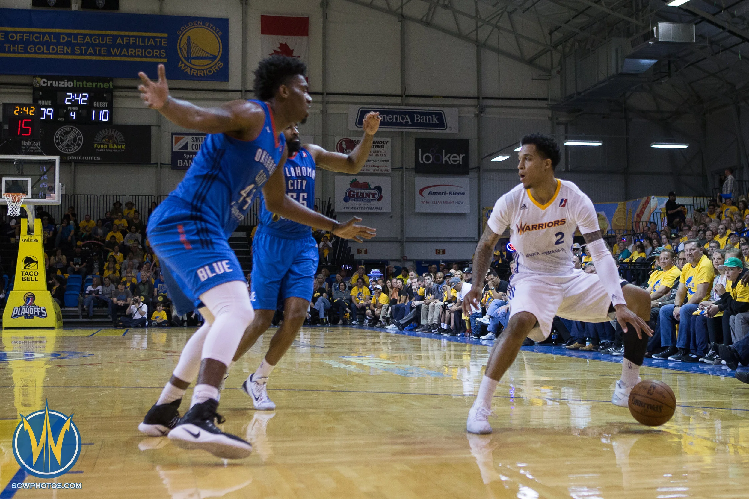 Santa Cruz Warriors game on 4 /5/17 at Kaiser Permanente Arena in Santa Cruz, California. (Photo: Andrew Wheeler /SC Warriors 2017)