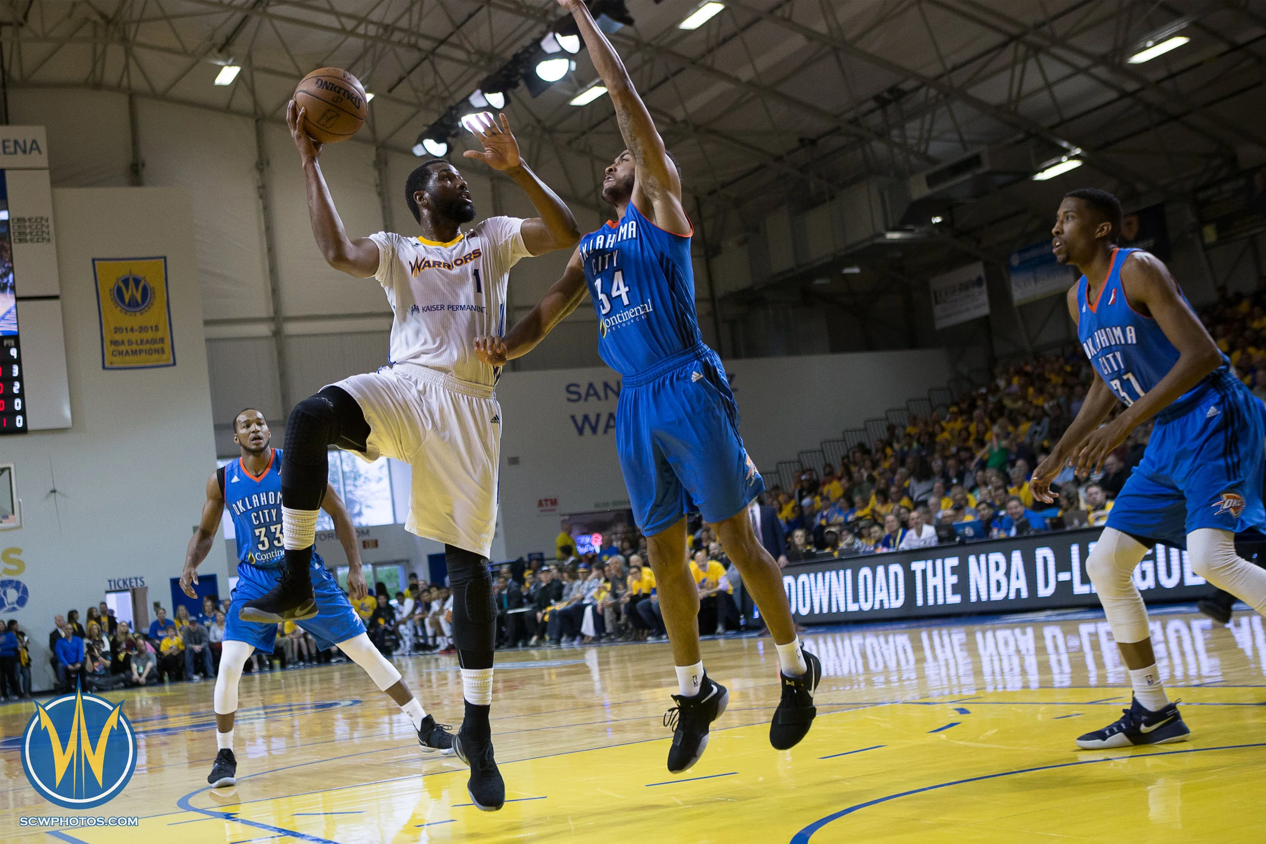 Santa Cruz Warriors game on 4 /5/17 at Kaiser Permanente Arena in Santa Cruz, California. (Photo: Andrew Wheeler /SC Warriors 2017)