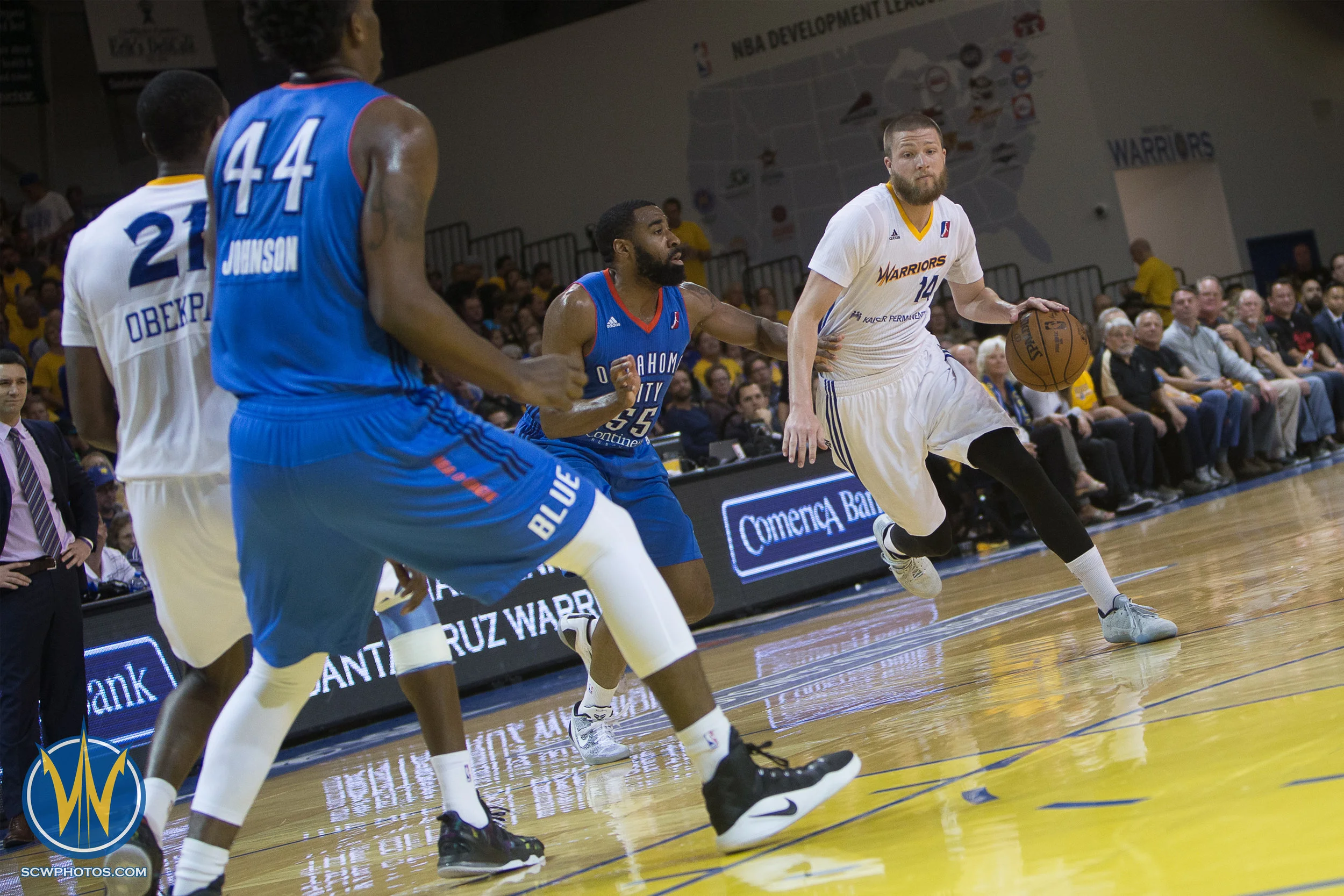 Santa Cruz Warriors game on 4 /5/17 at Kaiser Permanente Arena in Santa Cruz, California. (Photo: Andrew Wheeler /SC Warriors 2017)