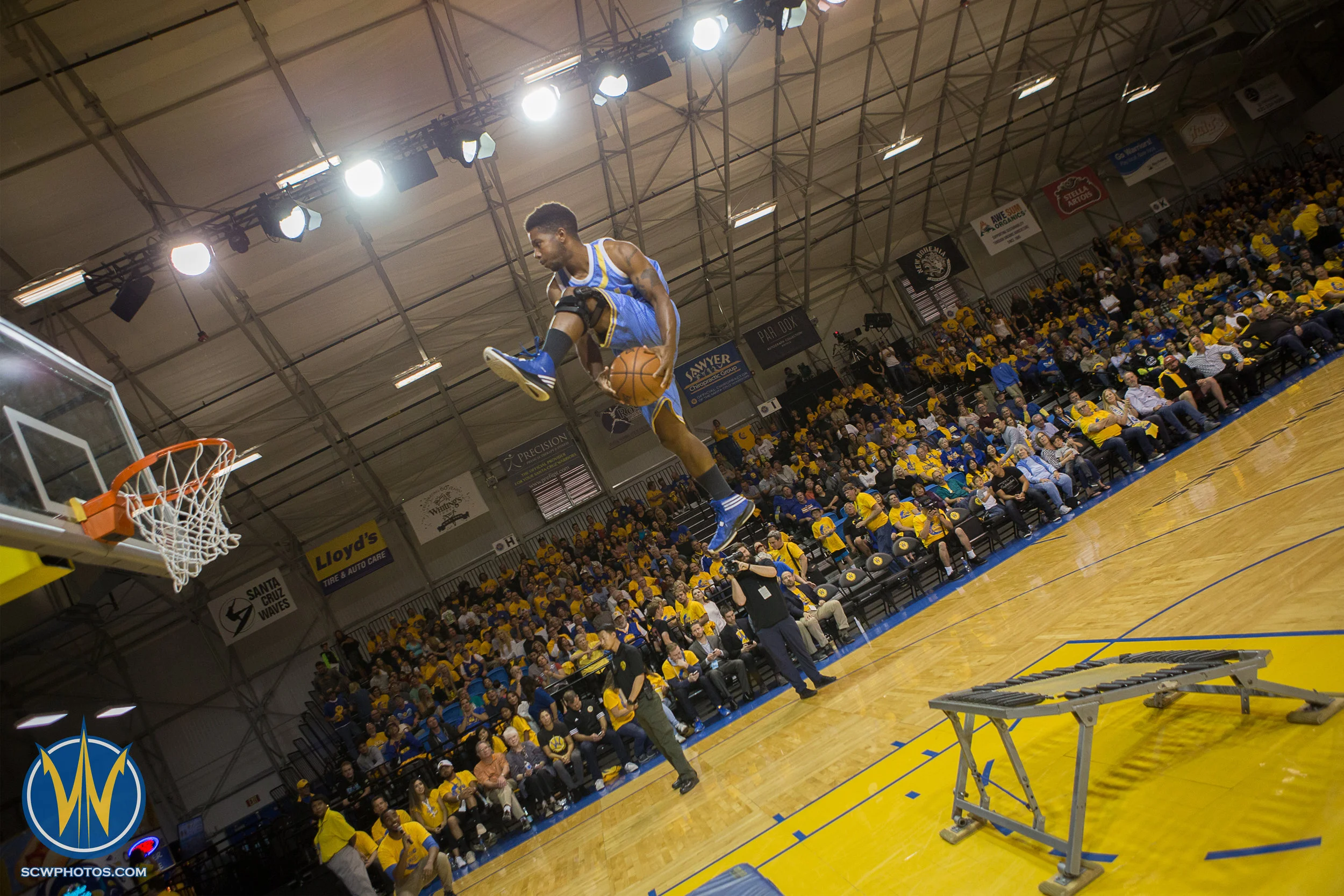 Santa Cruz Warriors game on 4 /5/17 at Kaiser Permanente Arena in Santa Cruz, California. (Photo: Andrew Wheeler /SC Warriors 2017)