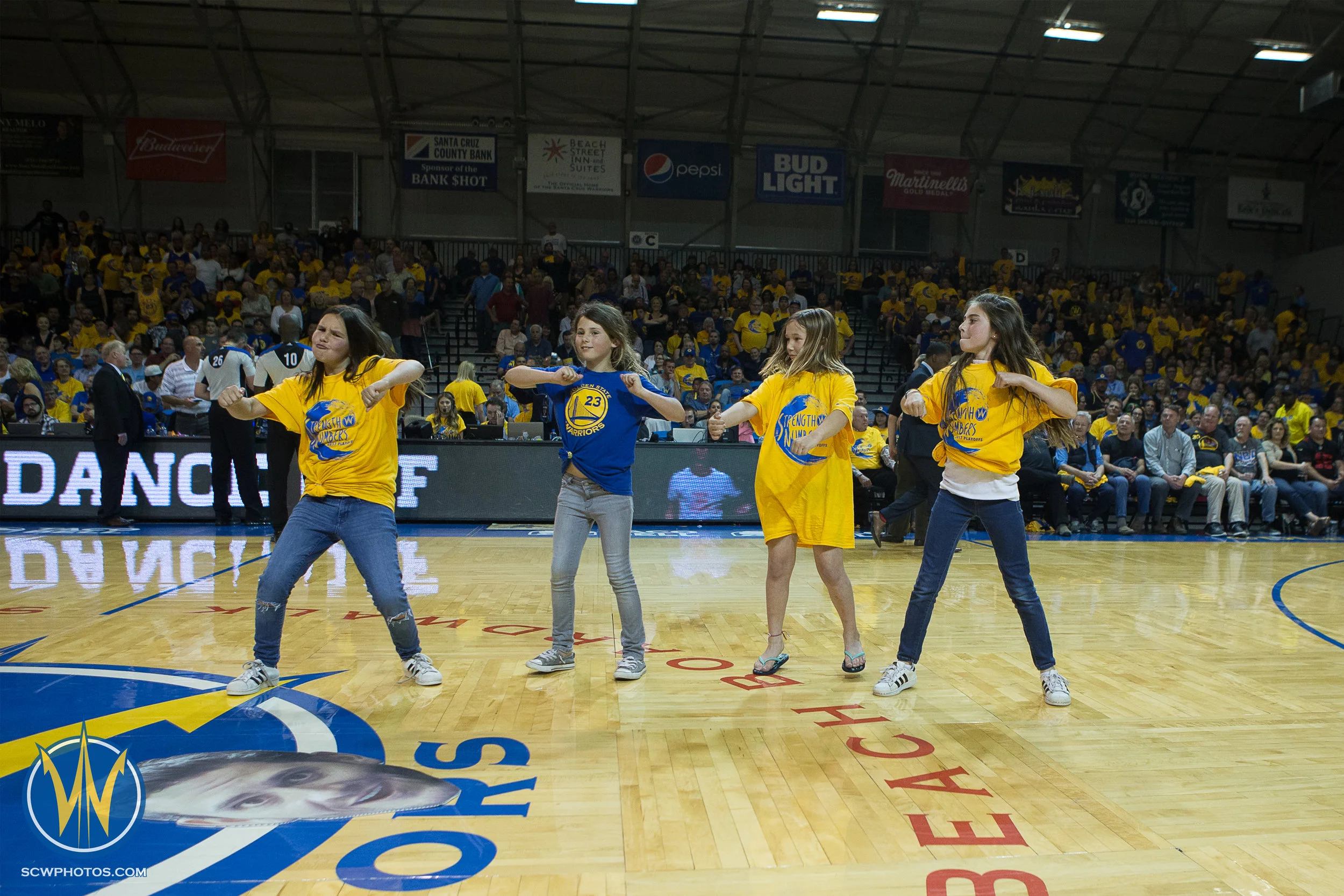 Santa Cruz Warriors game on 4 /5/17 at Kaiser Permanente Arena in Santa Cruz, California. (Photo: Andrew Wheeler /SC Warriors 2017)