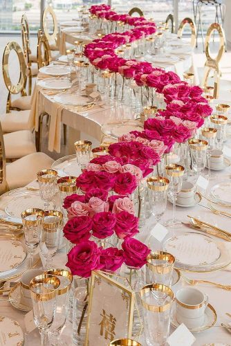 wedding-trends-2019-luxury-elegant-blush-gold-wavy-table-with-pink-red-roses-in-vace-tablerunner-agistudio-334x500.jpg
