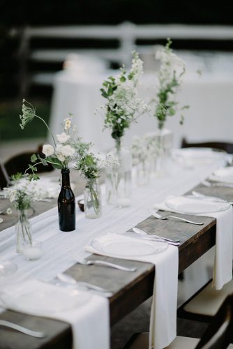 wedding-trends-2019-minimalistic-black-white-tablerunner-centerpieces-with-flowers-in-glass-brad-and-jen-photography-334x500.jpg