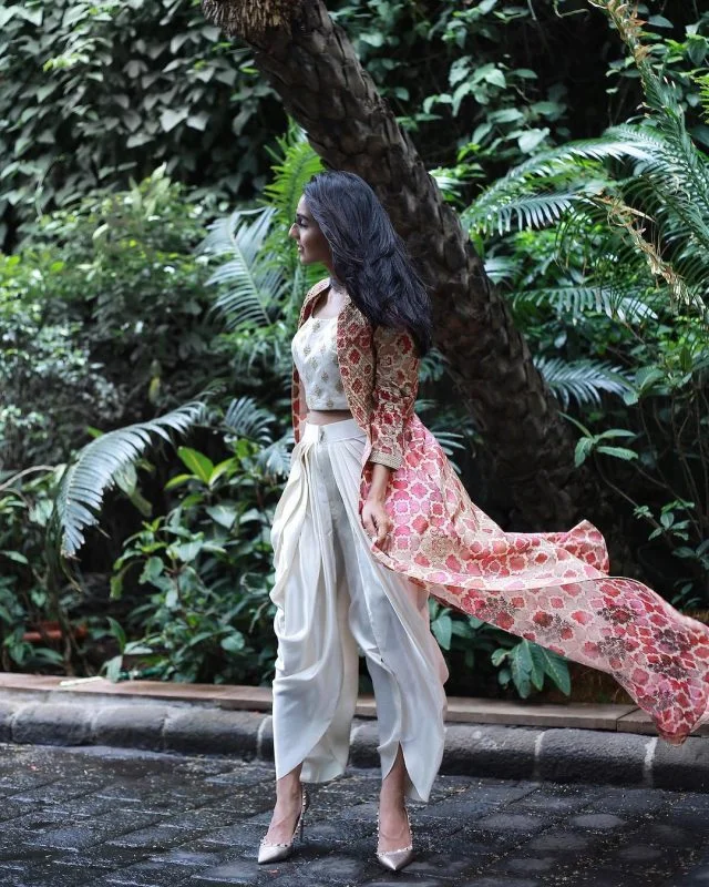 Outfit By: Anoli Shah Design Inc , Ahmedabad