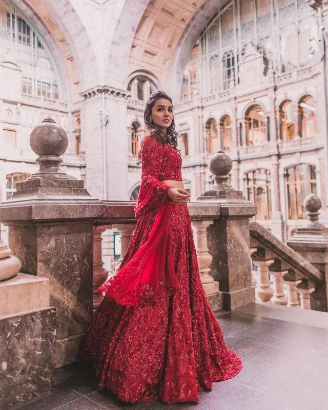 1_Red-Twirling-Lehenga_Indian-Wedding-Outfits-of-Masoom-Minawala_Urbanclap-Weddings-Blog-640x800.jpg