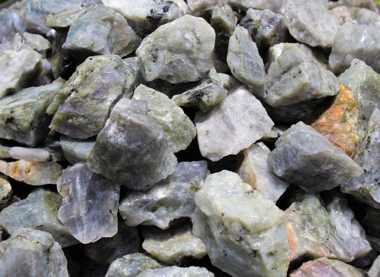 1 raw labradorite.jpg