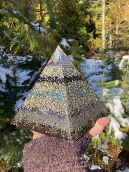 dumortierite pyramid.jpg