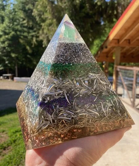 fluorite pyramid.jpg