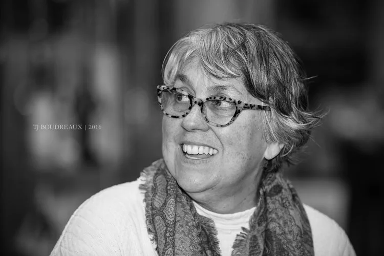 Liz+Headshot+B&W.jpg