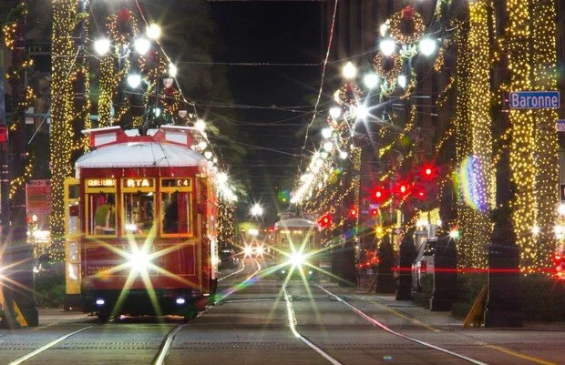 canal-st-lights-up-with-christmas-spirit-902d59c3ebd9e0a8.jpg