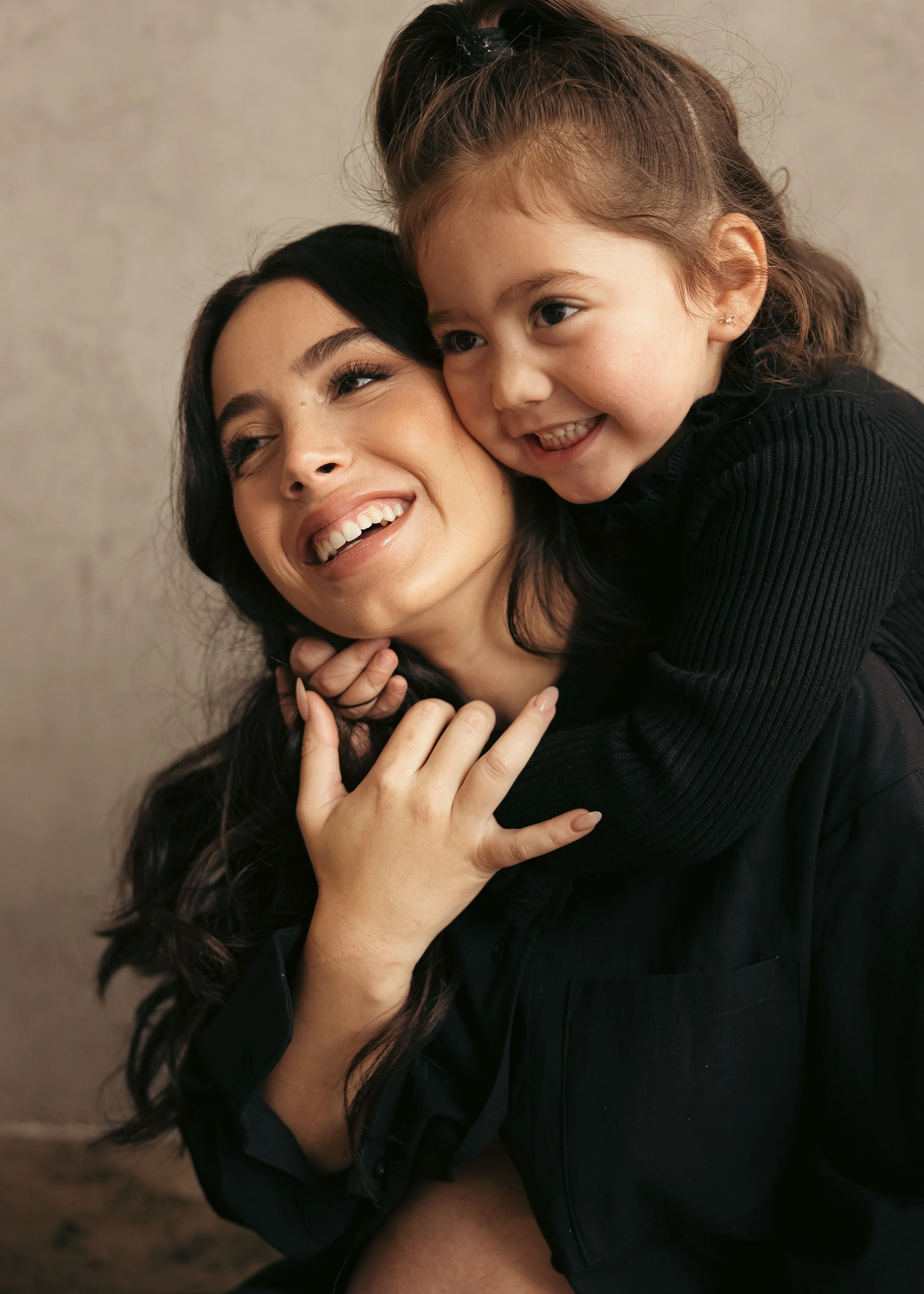 Maternity photographer in los angeles in studio, family photography 