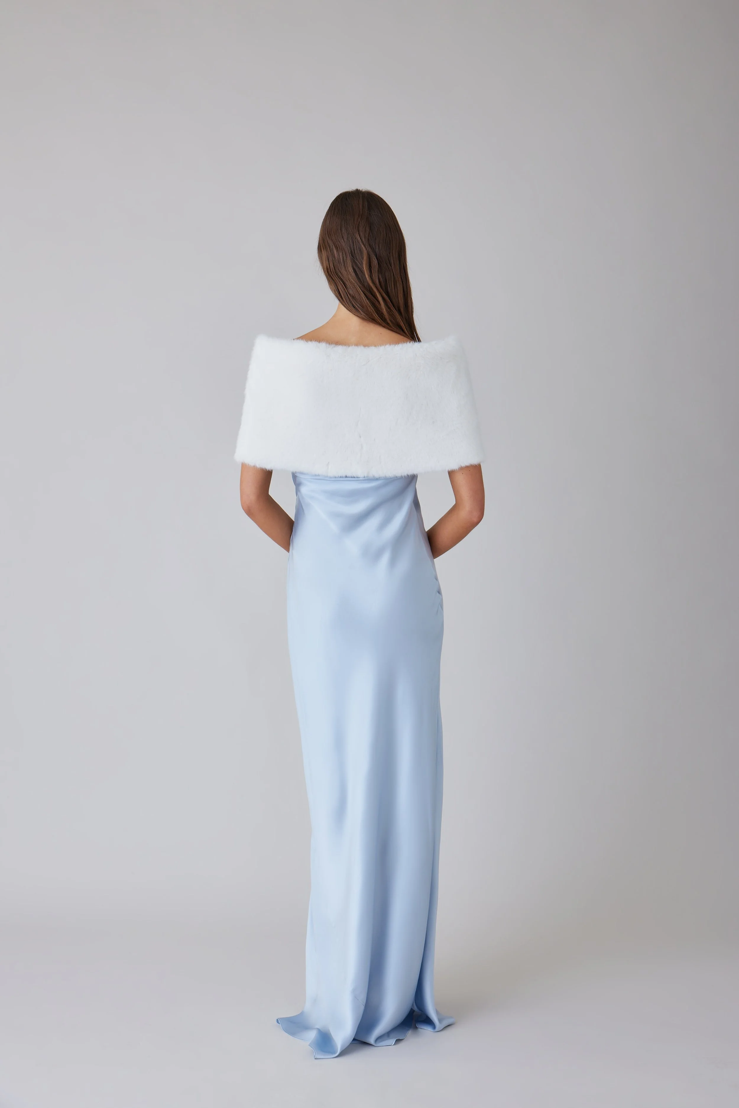 Clean editorial brand photography for fashion, beauty, and lifestyle brands seeking refined, minimalist visuals with a modern edge.