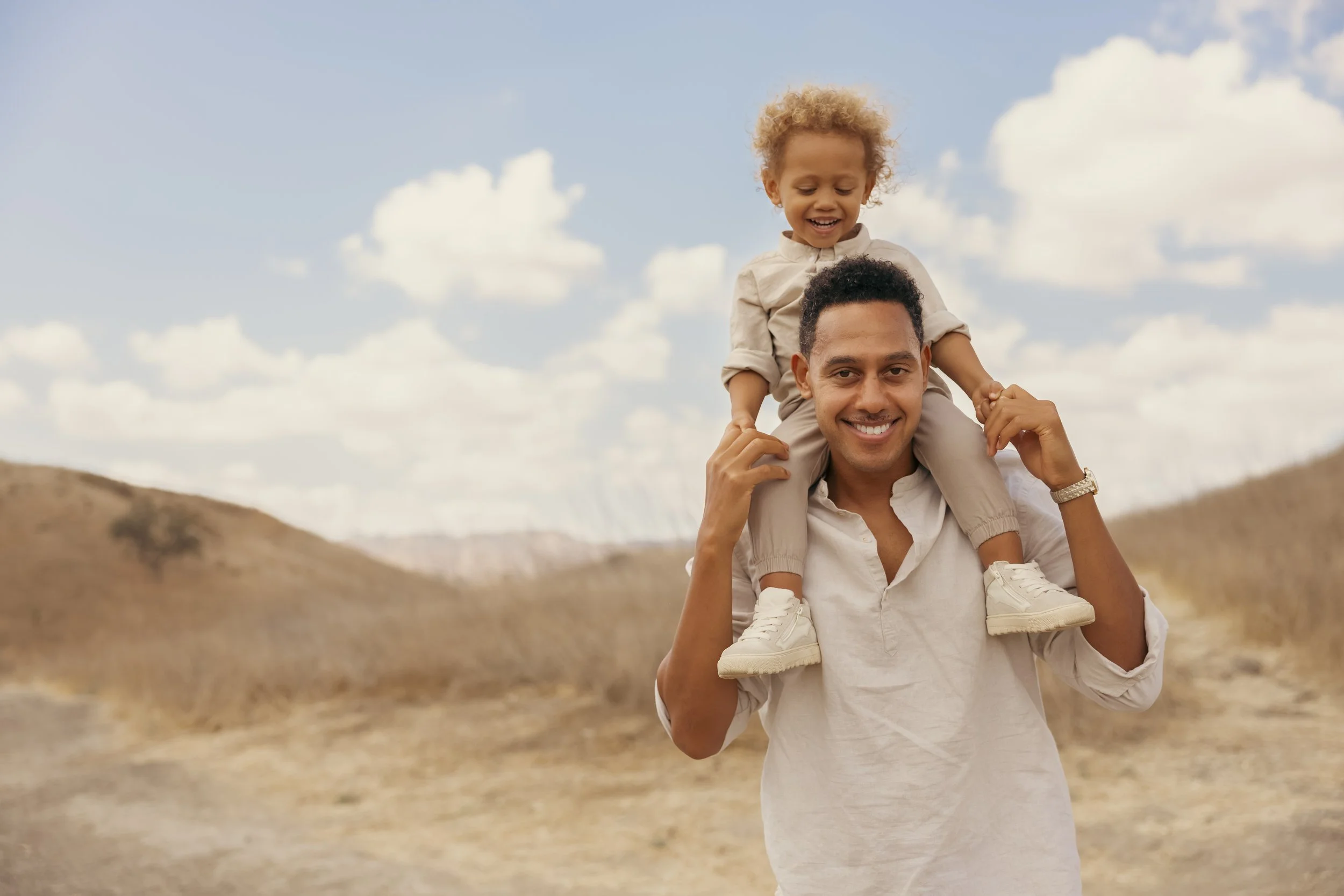 Fun candid family photographer in Los Angeles in studio, family photography.  Outdoors sunny day out location. Santa Monica, Orange County family photography