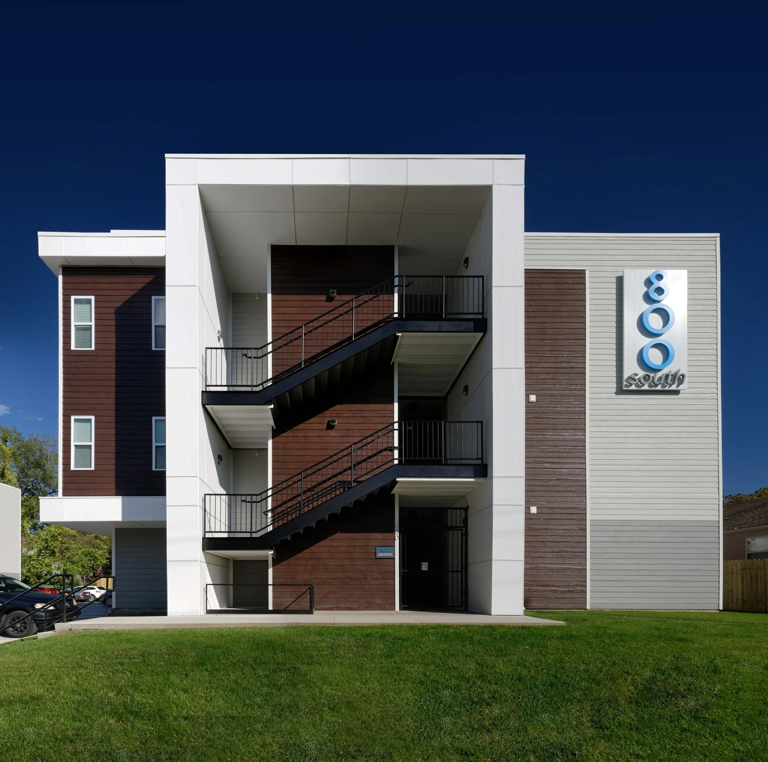 800SouthApts-Ext-05 small.jpg