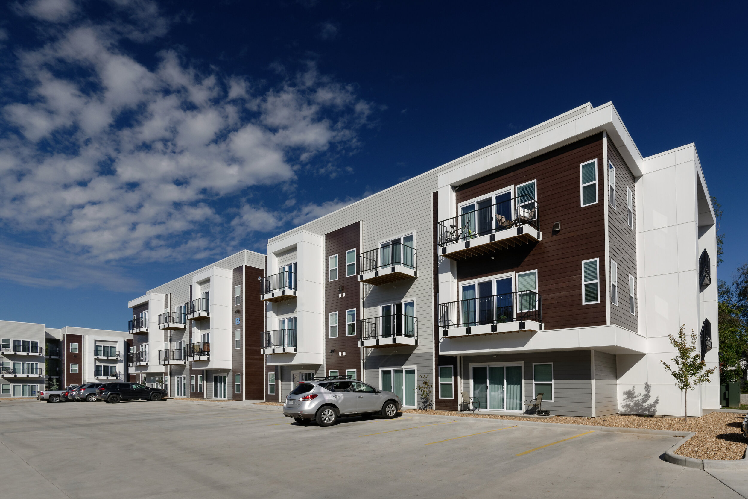 800SouthApts-Ext-01.jpg