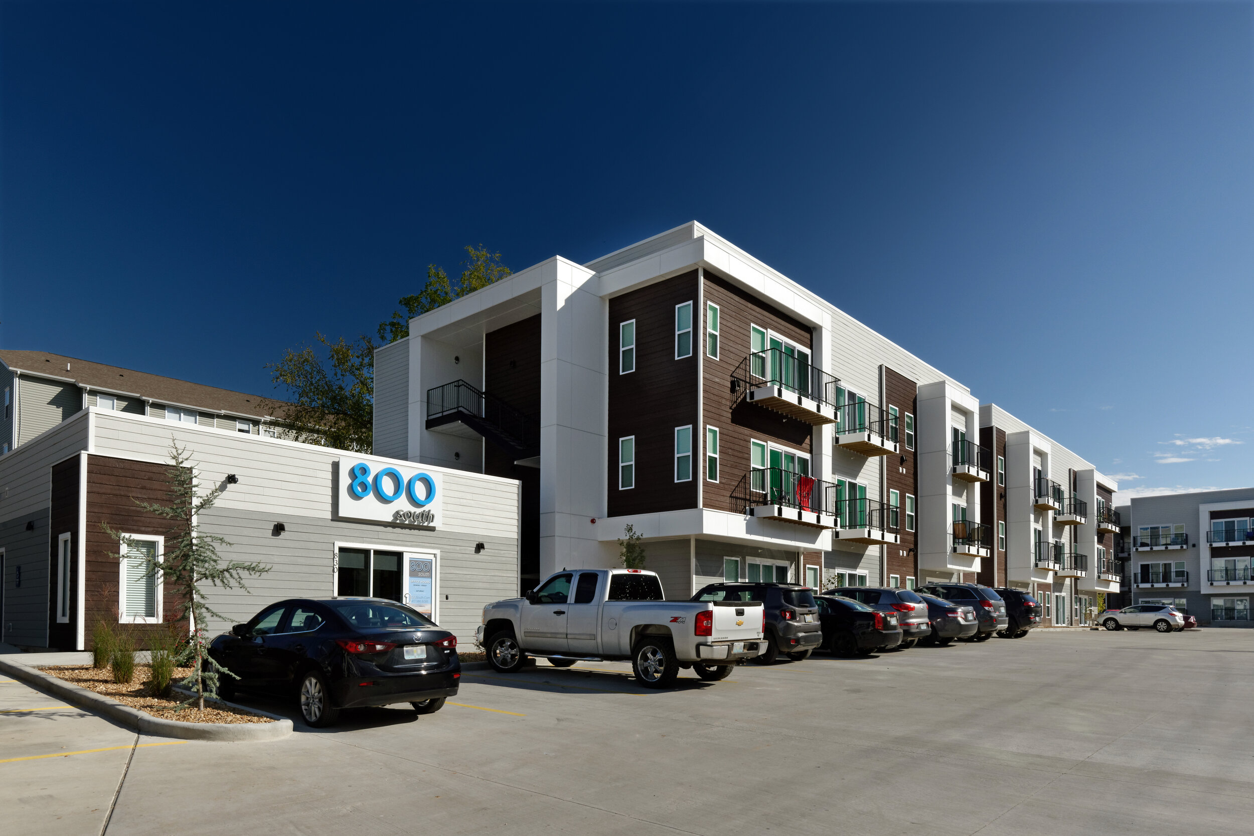 800SouthApts-Ext-07.jpg