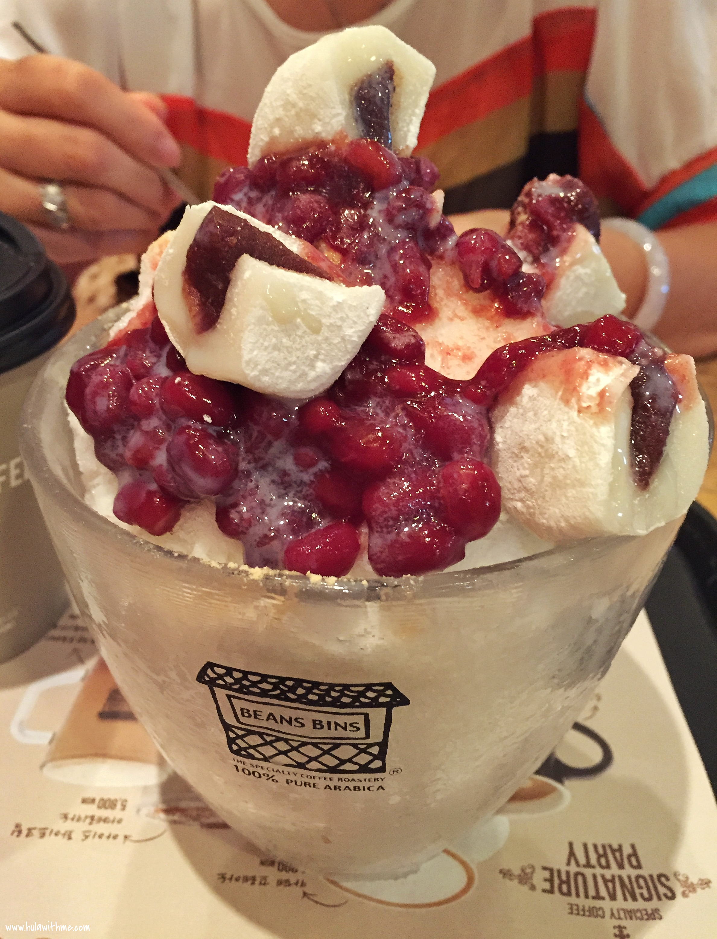 Beans Bins, a dessert and coffee place in Myeongdong, Seoul, Korea that serves giant shaved ice desserts. 