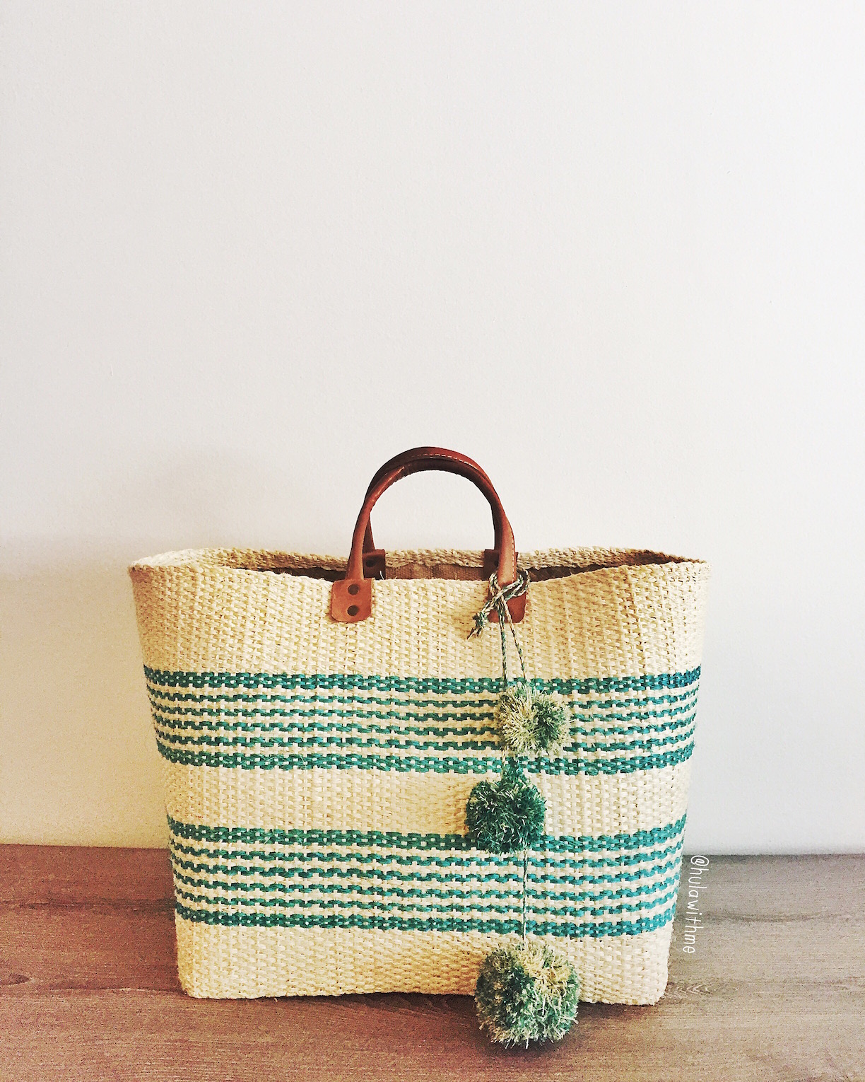Summer vibe with Mar Y Sol tote bag.