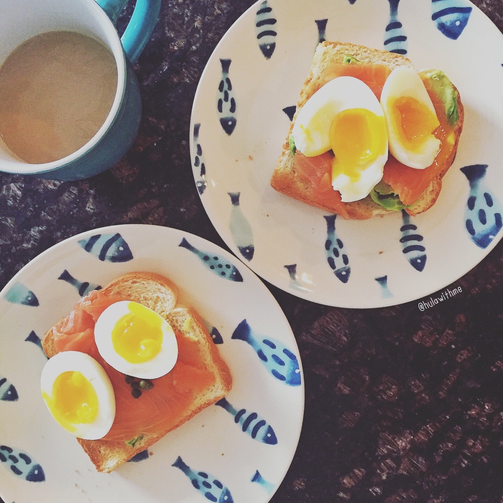 Healthy Snack - Toast with avocado, smoked salmon, pouched eggs