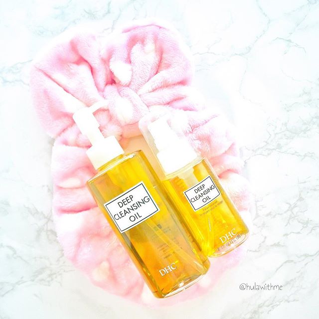 ~ DHC Deep Cleansing Oil ~
🔎 Enriched with antioxidant &amp; vitamins, this cult favorite removes all traces of dirt &amp; makeup (even waterproof ones).
❓ How It Works // As step 1 of double-cleansing, with dry hands, spread oil on dry skin &amp; s