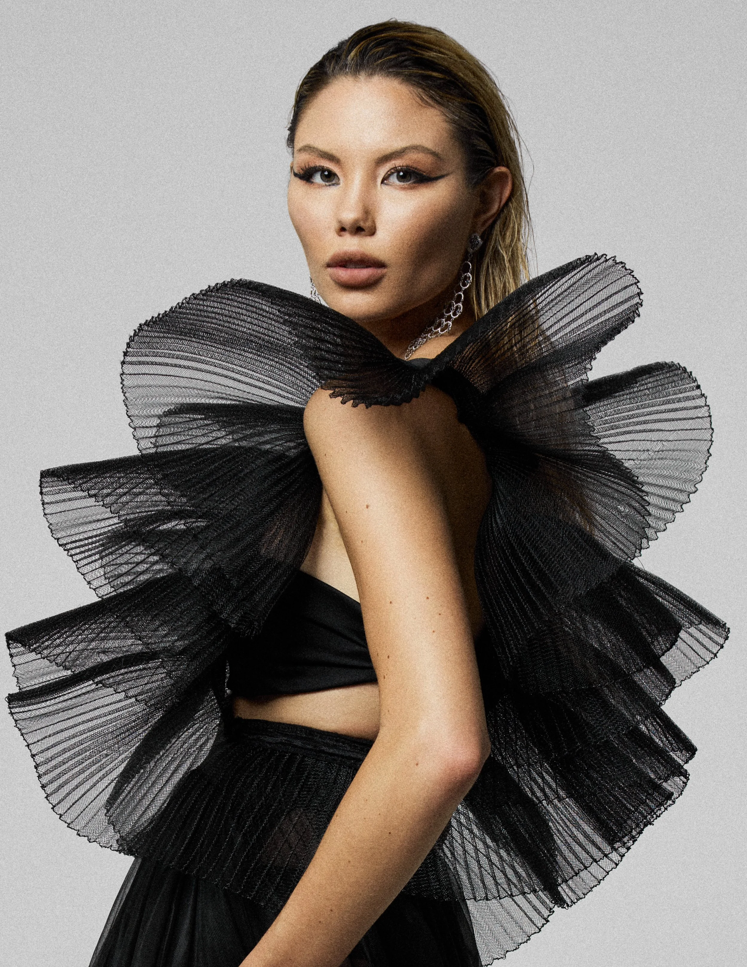 ELLE UKRAINE (2).JPEG