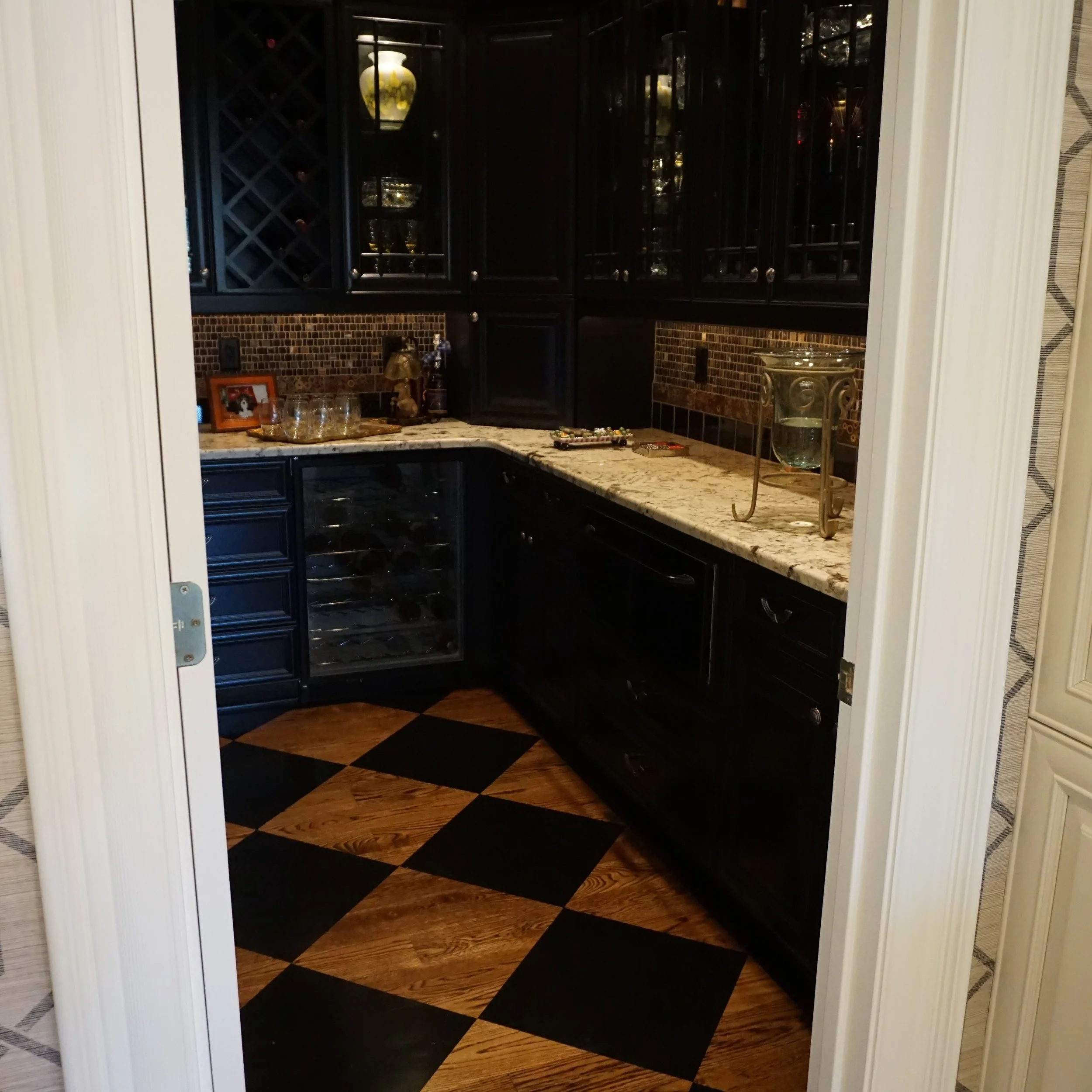 Cabinets-Barefoot  After (3).JPG