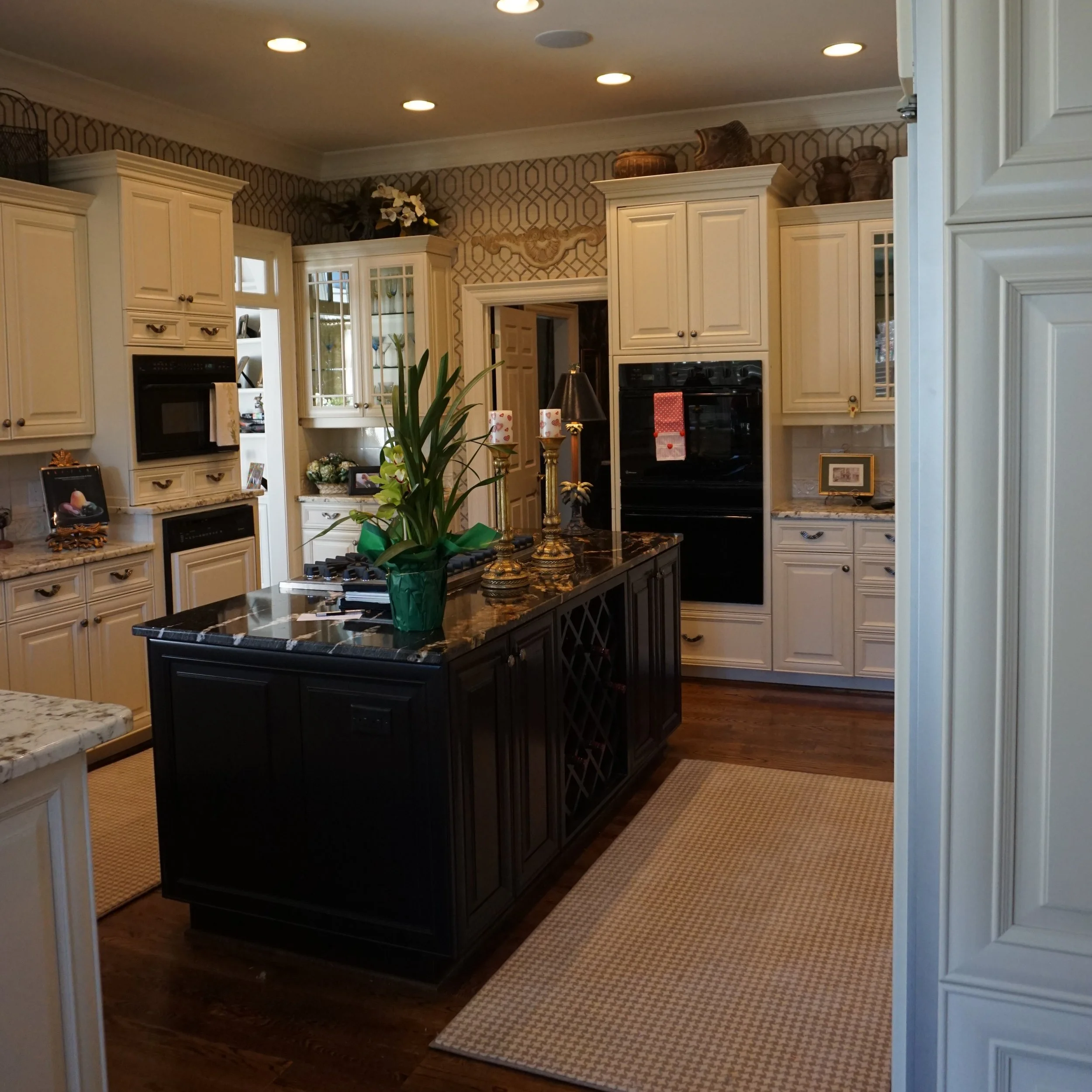 Cabinets-Barefoot  After (12).JPG