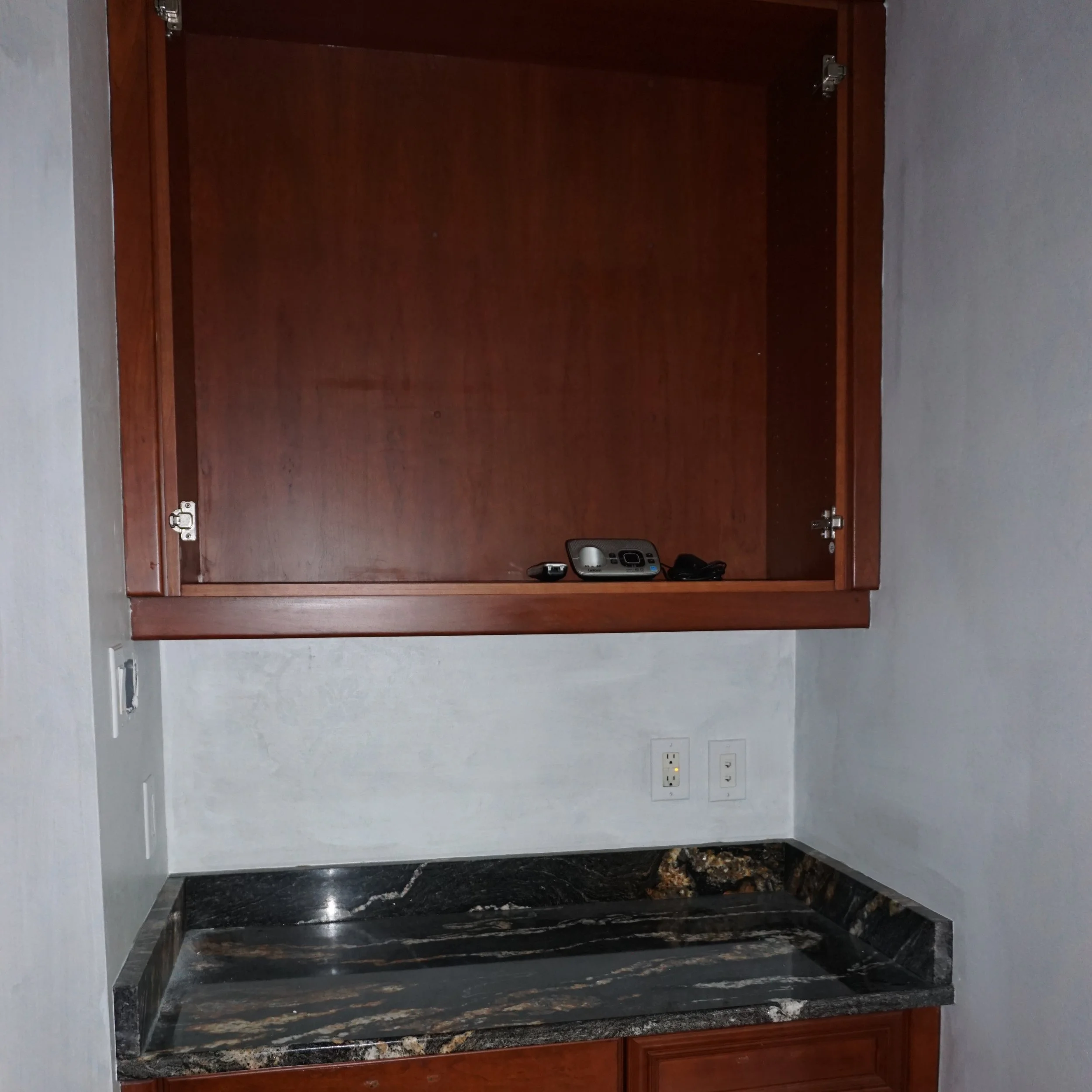 Cabinets-Barefoot Before Refinish (17).JPG