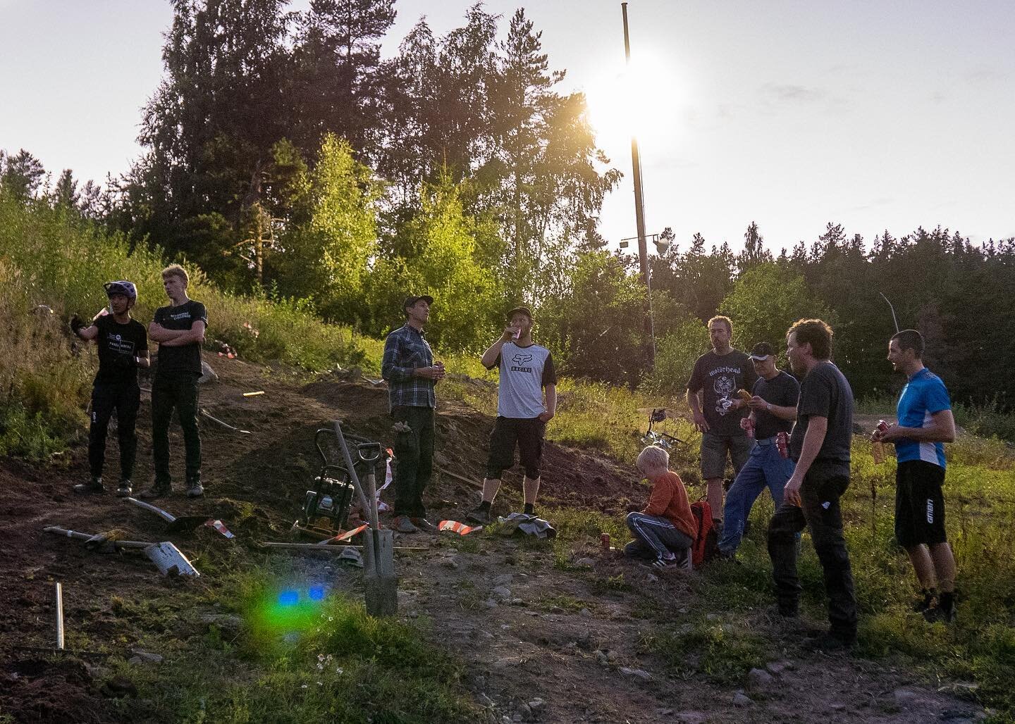 Fina kv&auml;llar nu och bra uppslutning! Till helgen h&auml;lsar vi @swemtbgravity v&auml;lkomna f&ouml;r en helg i nummerlapparnas tecken, allt under @felixbeckeman trygga &ouml;versyn. Det ser ut att bli prime conditions 👍