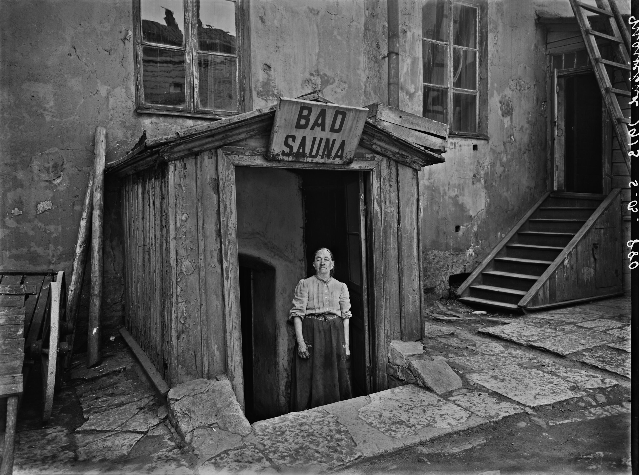 Sauna Marie-Badin sisäänkäynti pihan puolelta.jpg