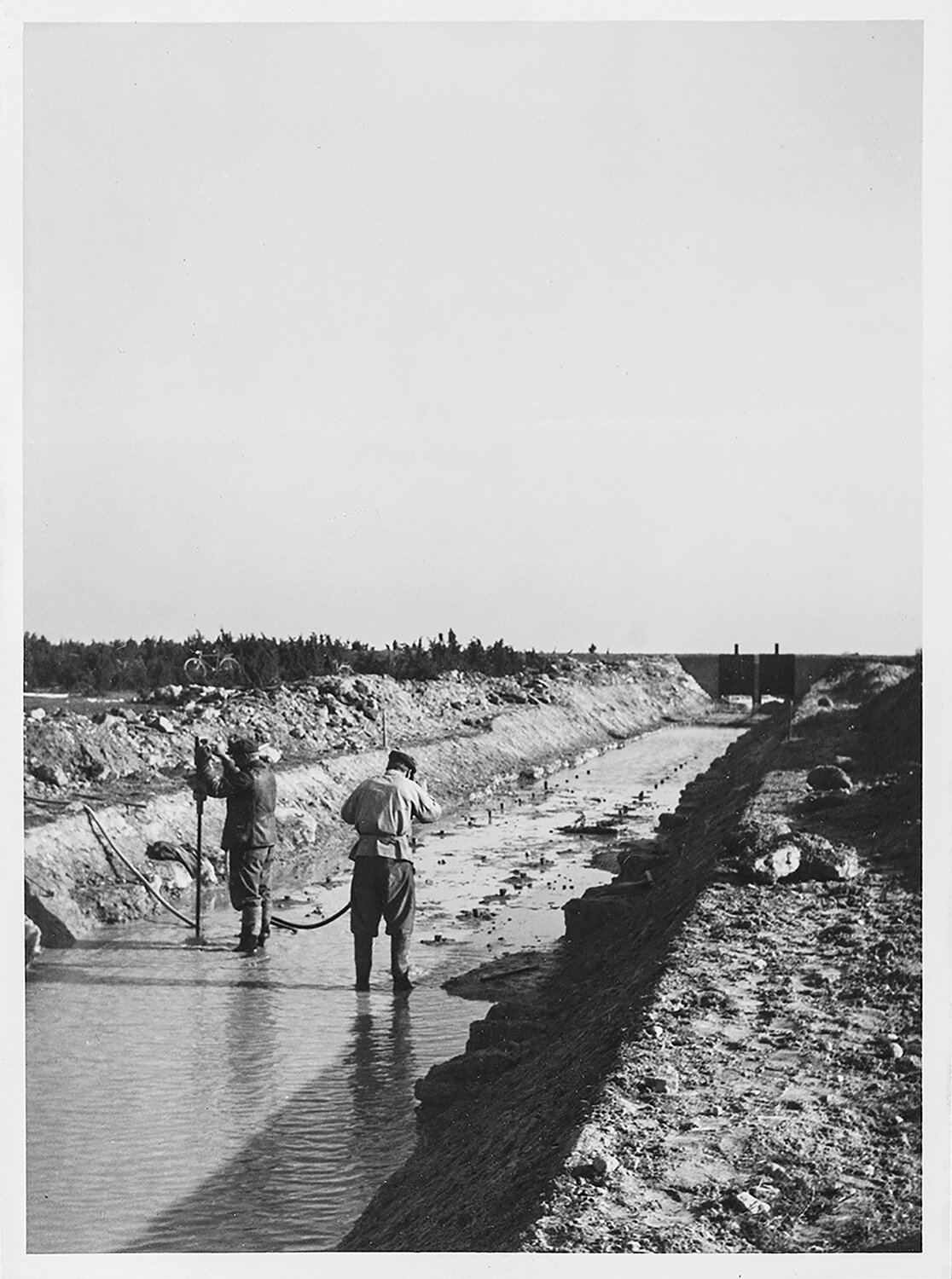 The Ditch 03_from the Swedish war archive 1940.jpg