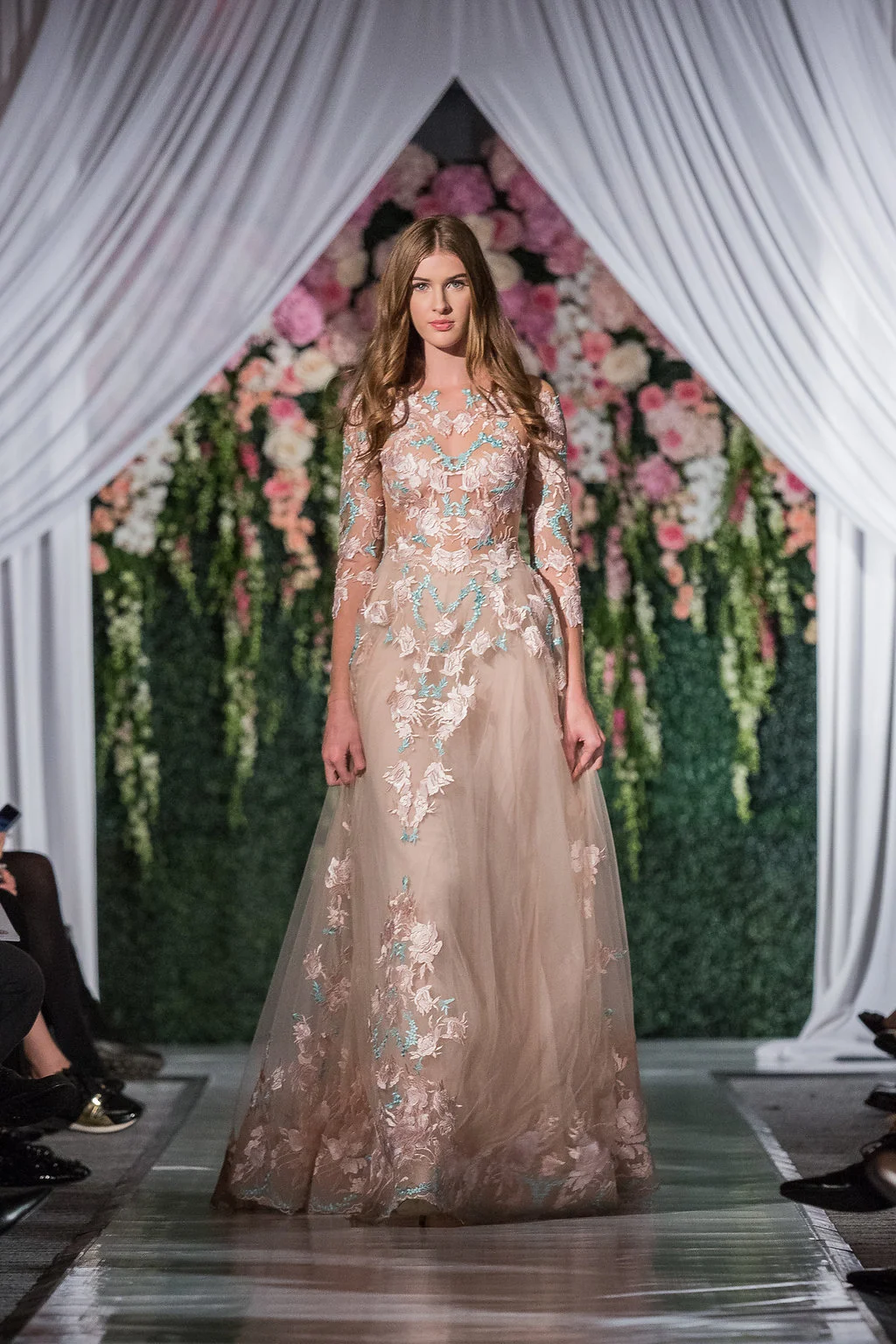 MikaelDWeddingShowTime040.jpg