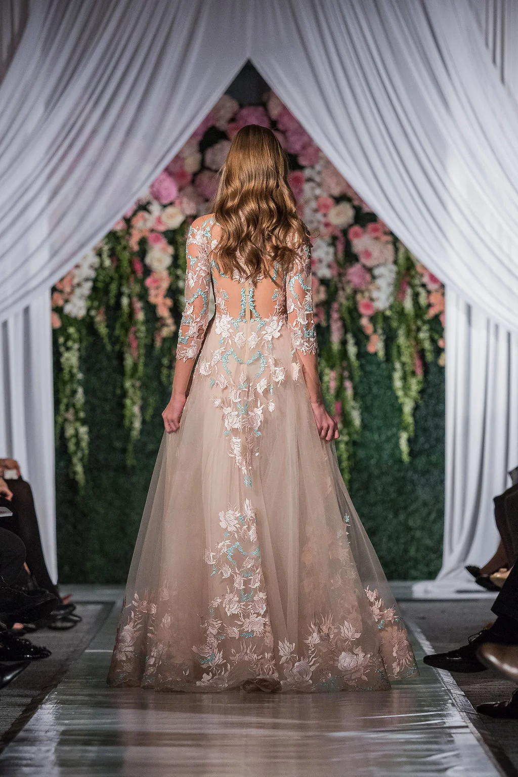 MikaelDWeddingShowTime041.jpg