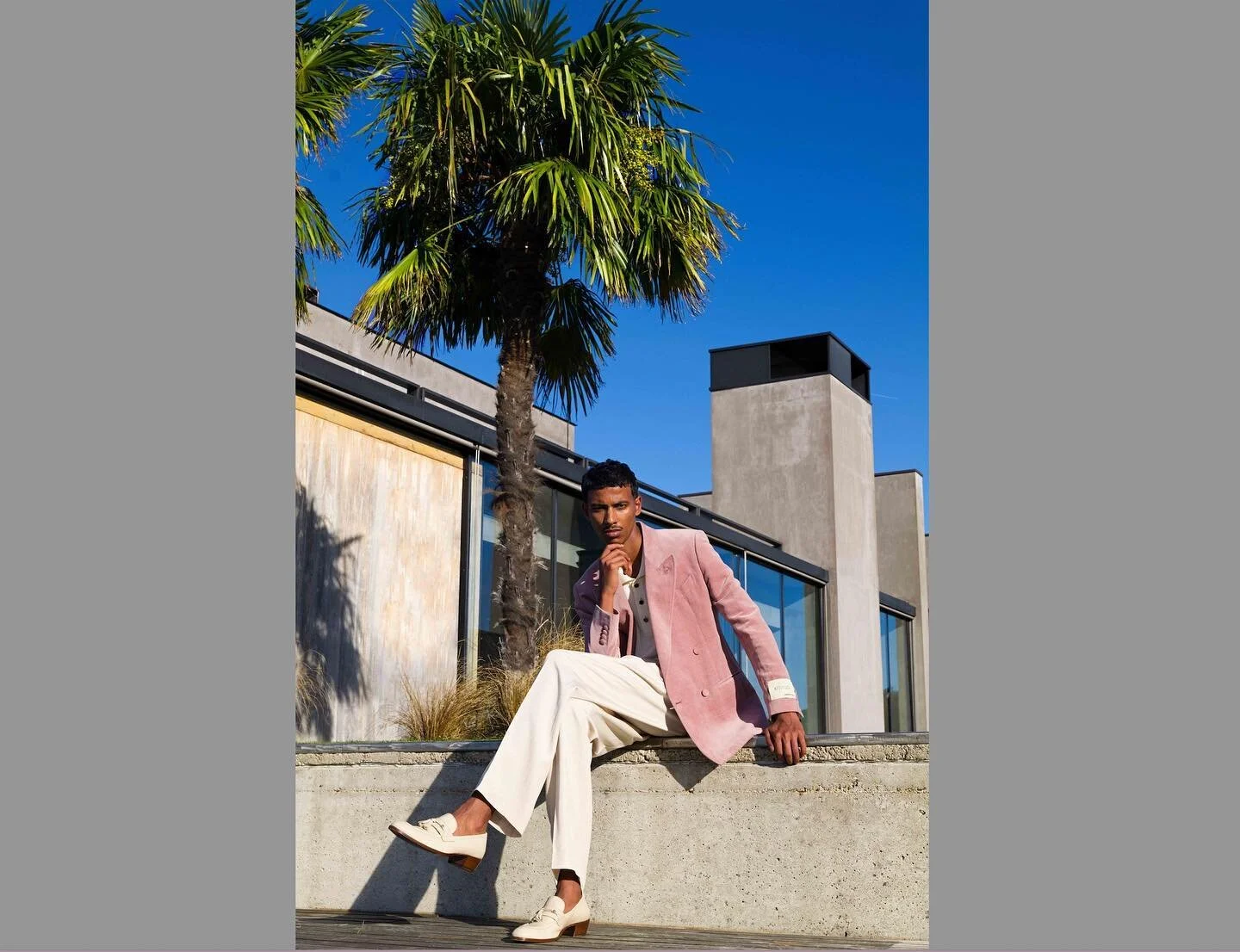 🌴 @lardiniofficial 🌴📷 @raffomarone #styledbyme 🖤 @mohamedh_ssan @kajawojakowska @frederikruegger casting director @simobartcasting beauty @astorhoxha stylist assistant @camilla.becchetti 🙏🏼 @lardiniluigi @pietrodimatteo82 @genea_lardini #lardin