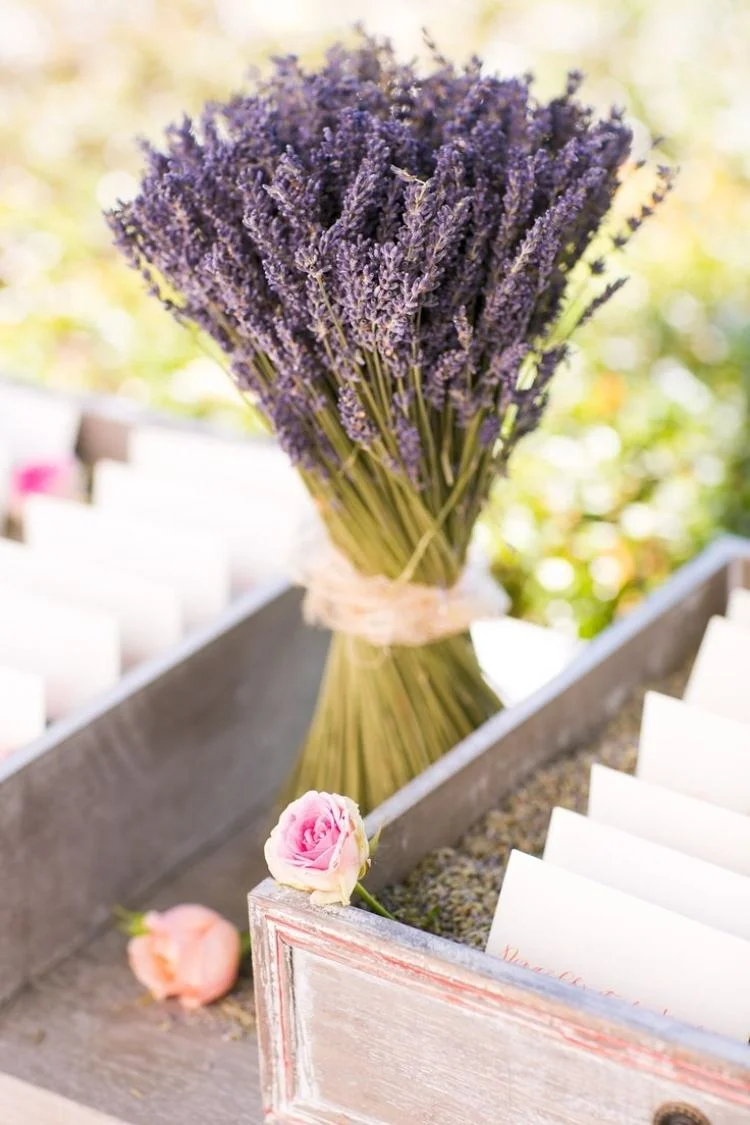 plan-table-décoration-bouquet-Lavandula-angustifolia-raphia.jpg