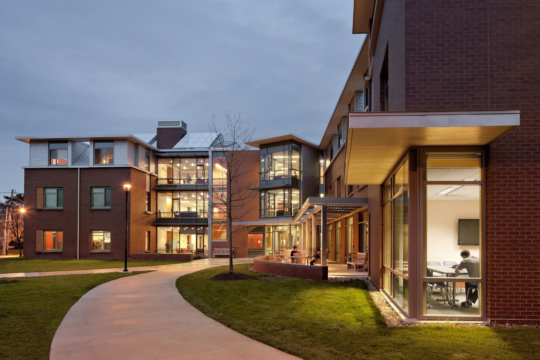 Oberlin College / Kahn Hall - Newman Architects