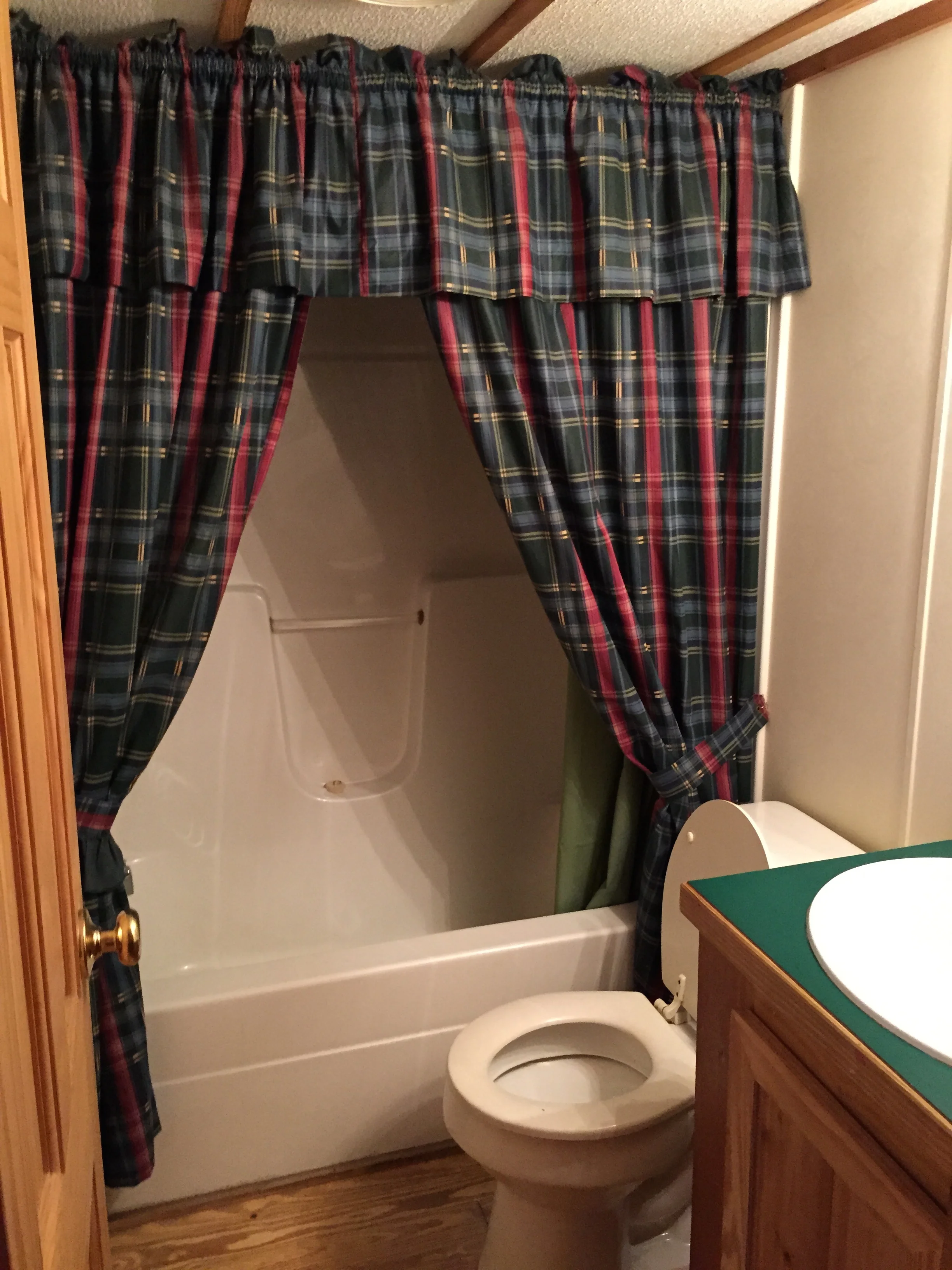 bathroom in stewart lodge